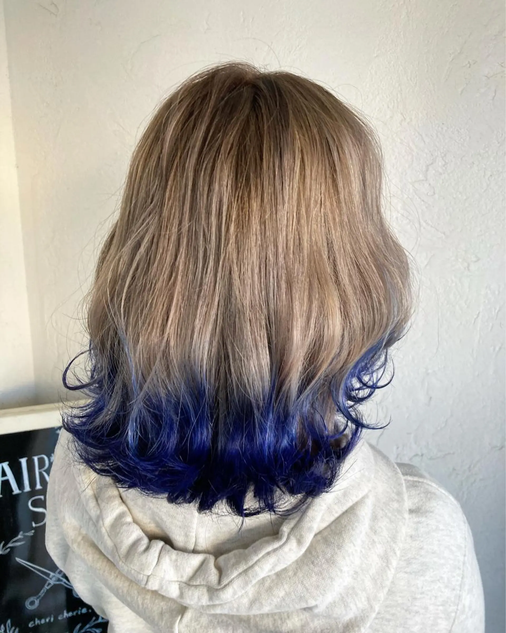 カラー 井上 歩美のヘアスタイル