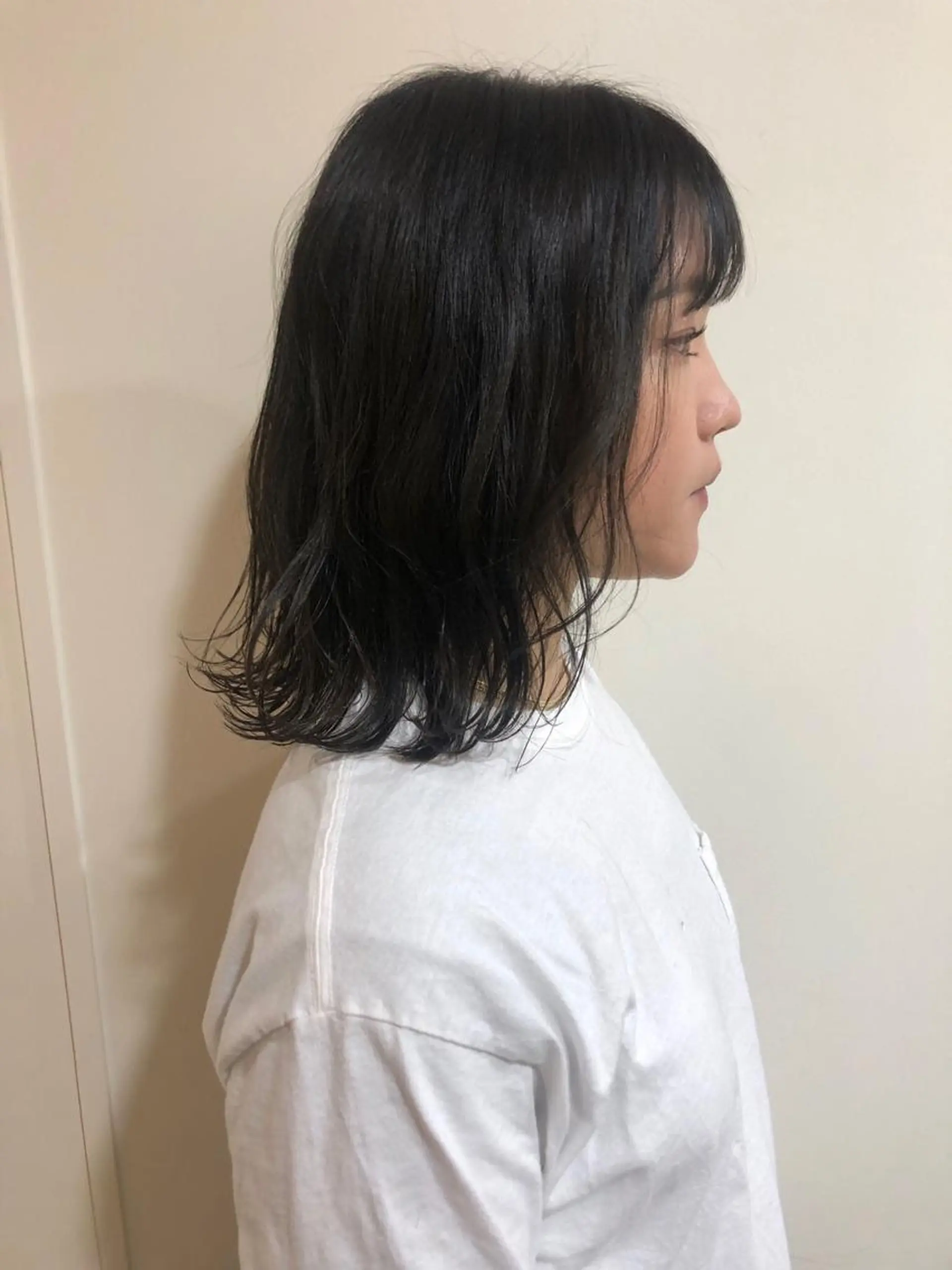 ミディアム カラー カット ヘアカラー トリートメント MIOベージュカラー 柔らかいカラーのヘアスタイル