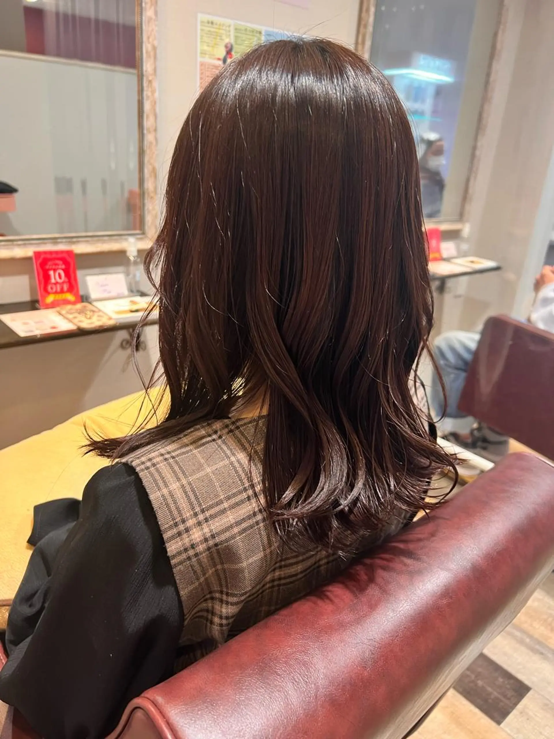 セミロング カラー 山本 怜奈のヘアスタイル