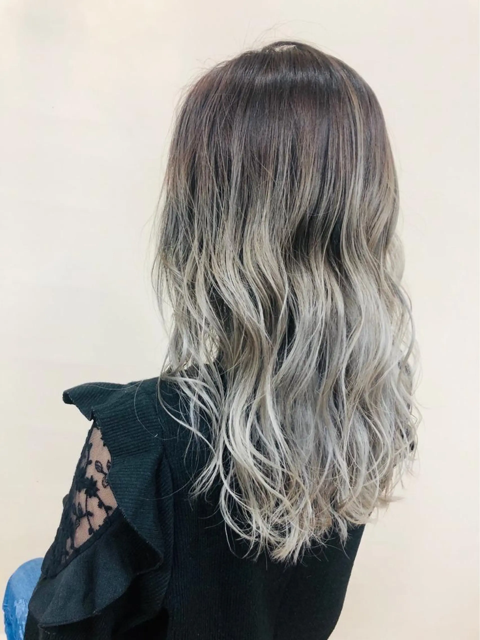 セミロング カラー アッシュ ブリーチ ダブルカラー グラデーションカラー バイオレットカラー hair studio  jyym's所属・ボーイッシュ美容師 刈り上げ/ショートのヘアスタイル