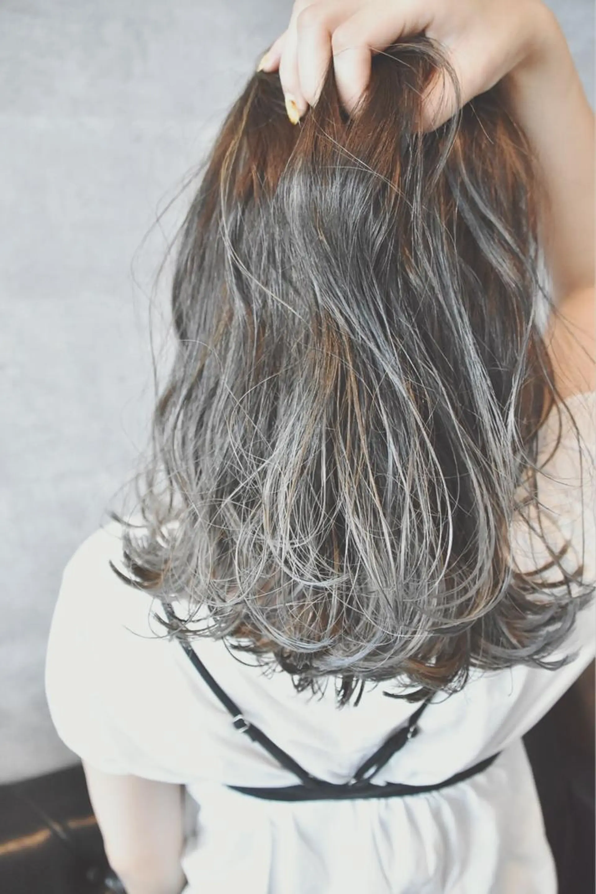 ミディアム カラー アッシュ ブルーカラー ブルーアッシュ 透明感カラー ハイライトカラー hair salon Glanzのヘアスタイル