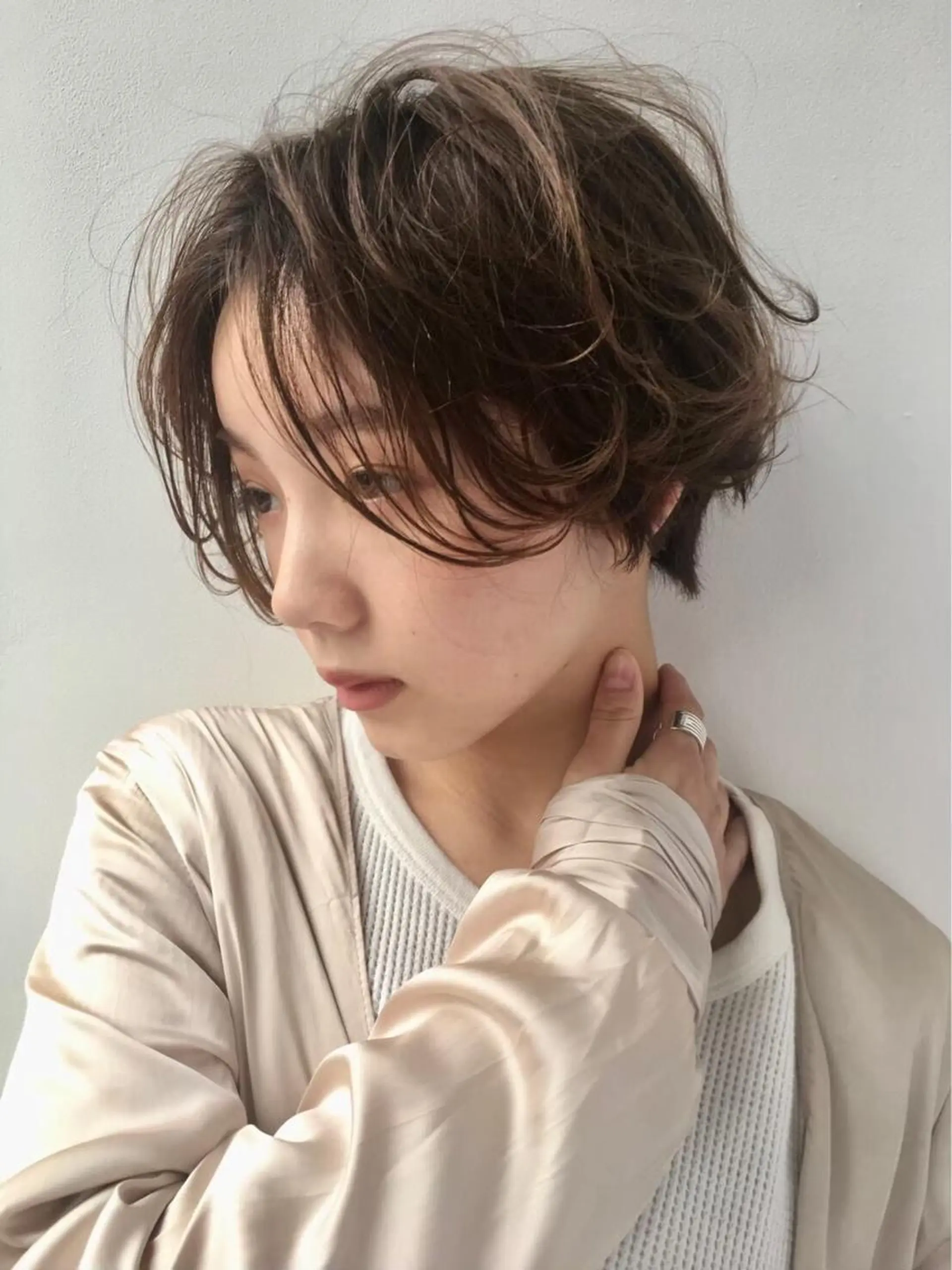 ショート カラー ベージュカラー モカベージュ 赤み消し韓国ヘア レイヤー縮毛🤍渡邉のヘアスタイル