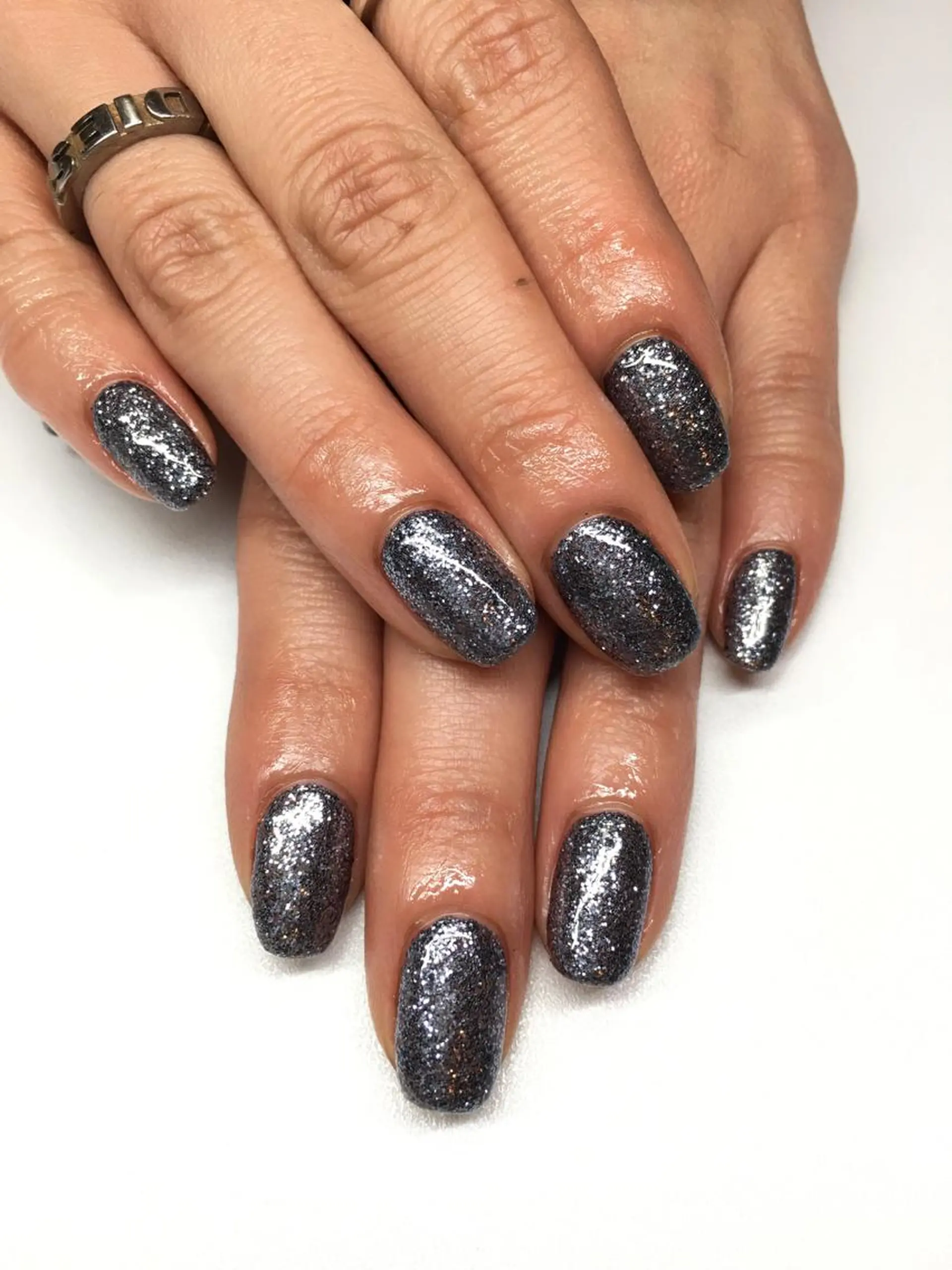 ネイル ラメ(グリッター) ワンカラーネイル ショートネイル シルバー glow_ nailのネイルデザイン