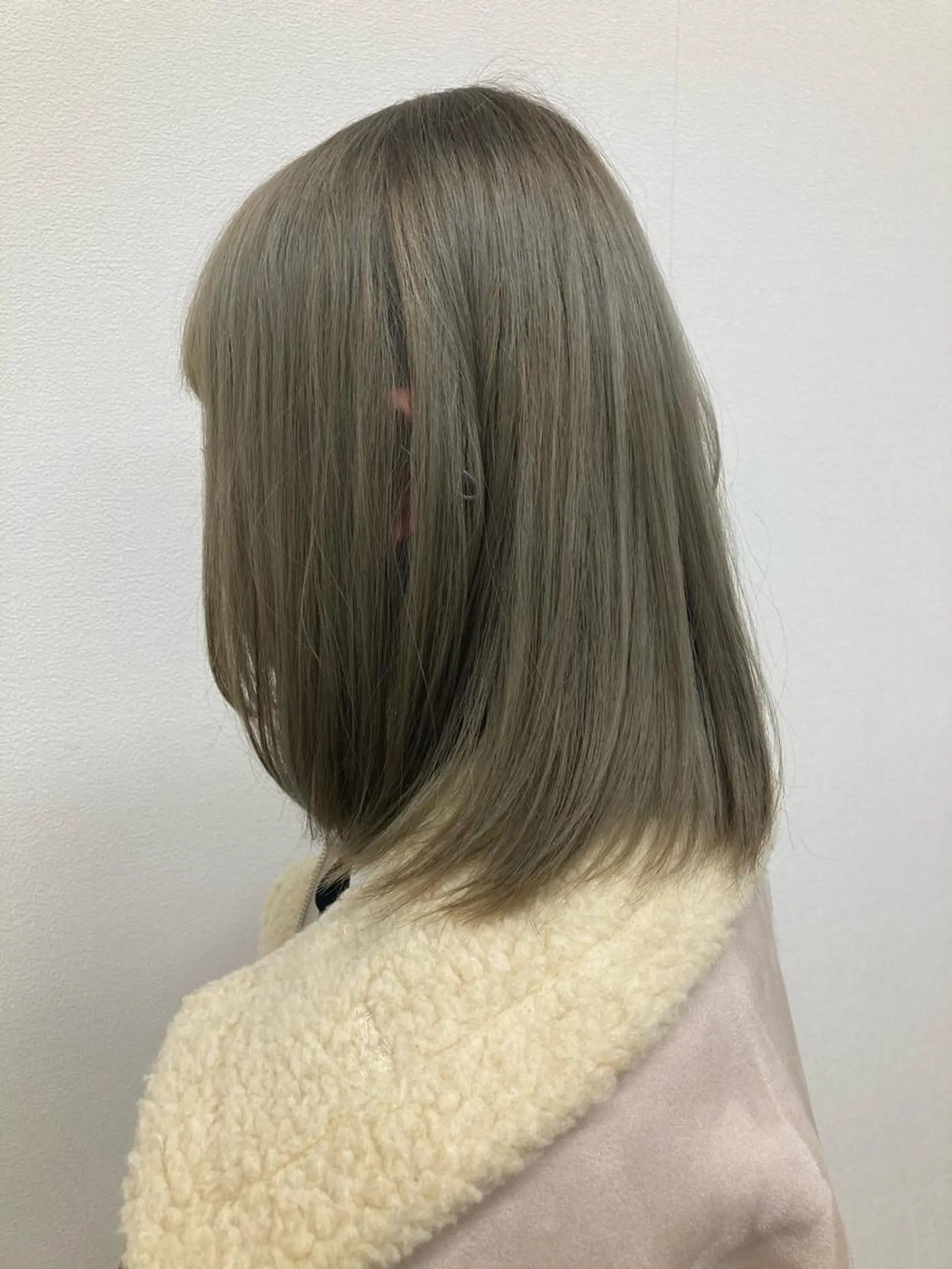 ミディアム カラー ベージュカラー フォギーベージュ ハイトーンカラー ヘアカラー 髪質改善/痛ませ ないカラー/西村航大のヘアスタイル