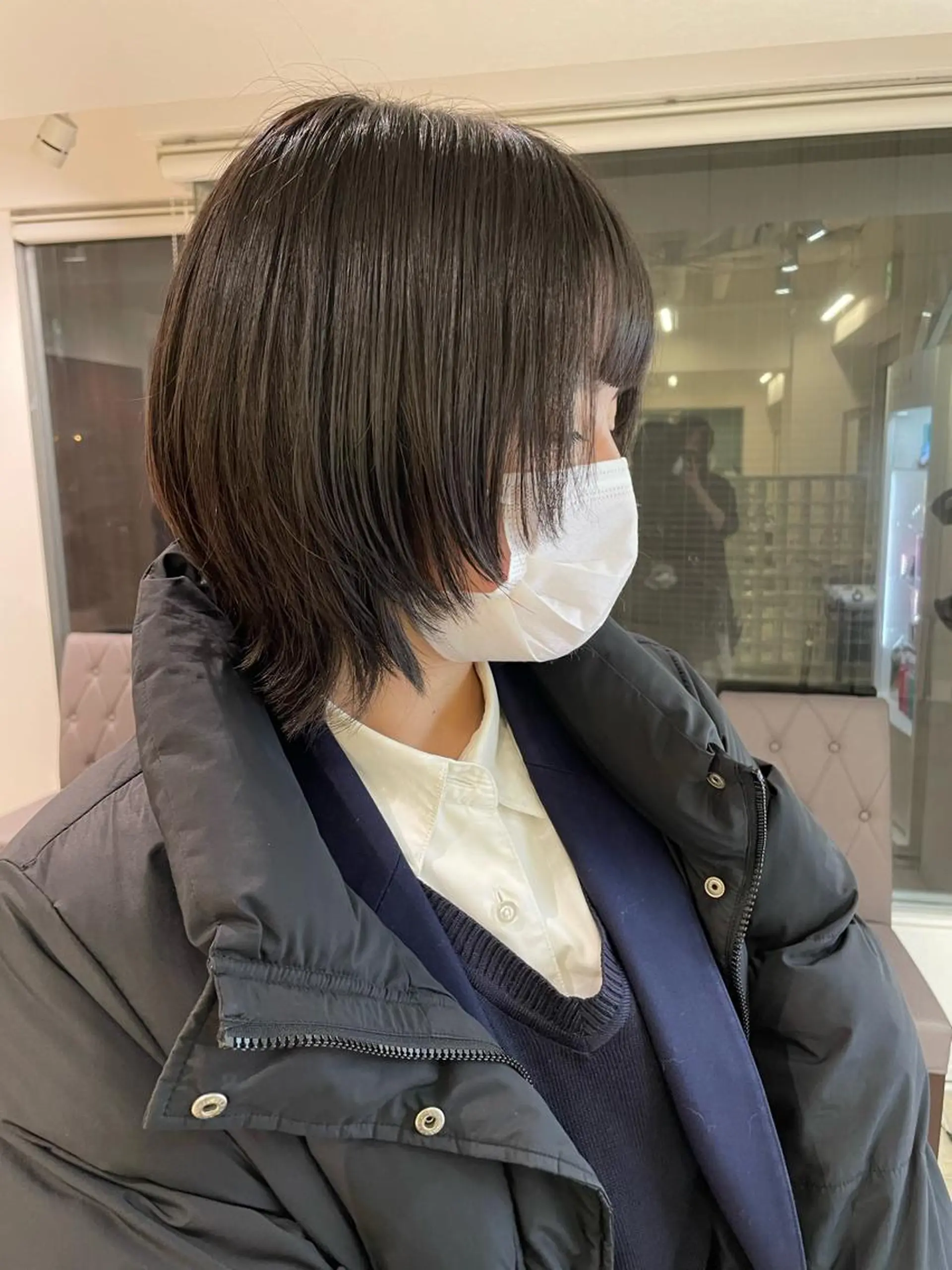 セミロング 渡部凌我 小顔ウルフ ハイトーンカラーのヘアスタイル