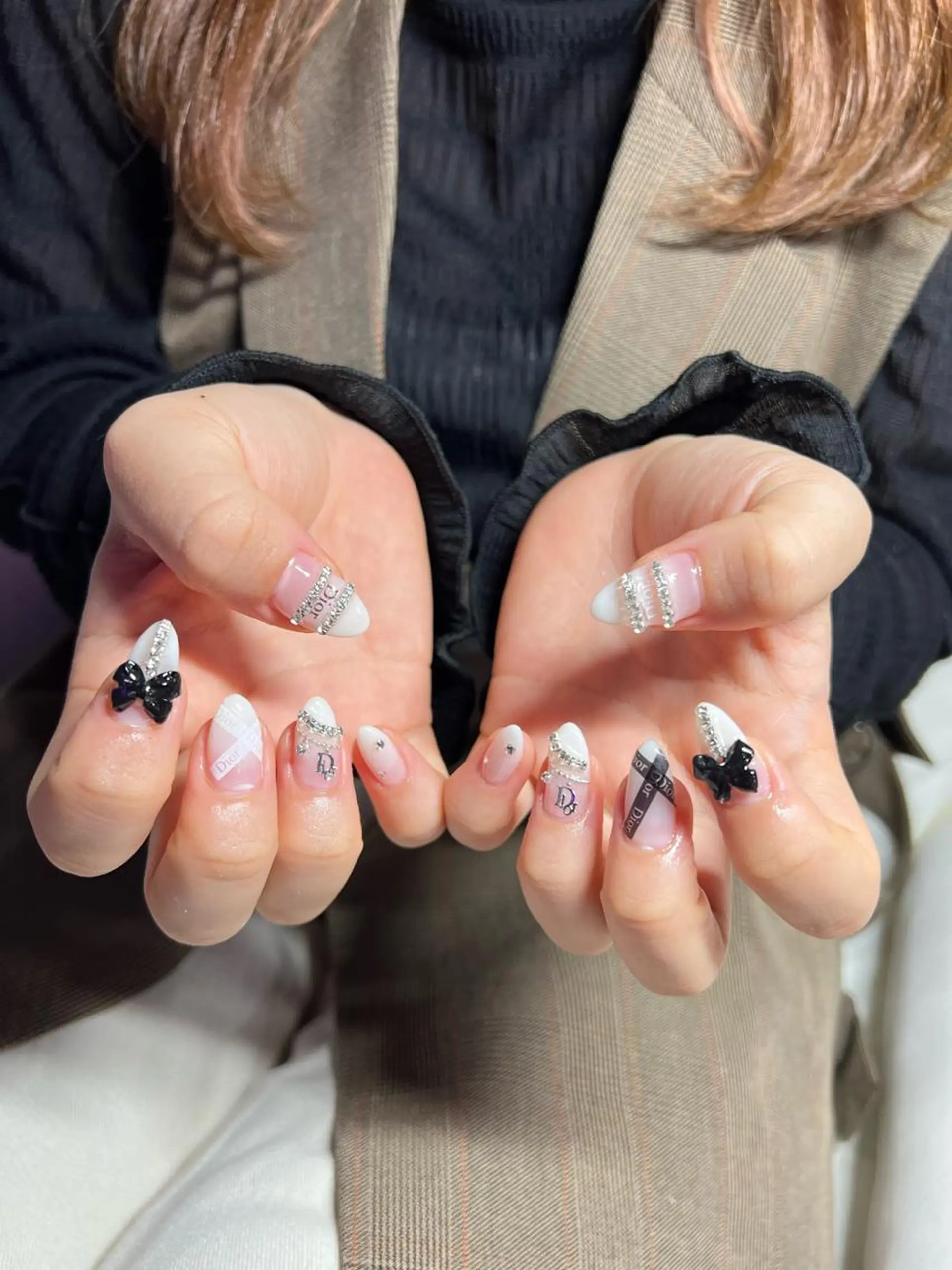 ネイル オーロラネイル ジェルネイル 韓国ネイル マグネットネイル ミラーネイル ハンドネイル ハンドケア ちゅるんネイル🪄 耳ツボジュエリー🔗のネイルデザイン