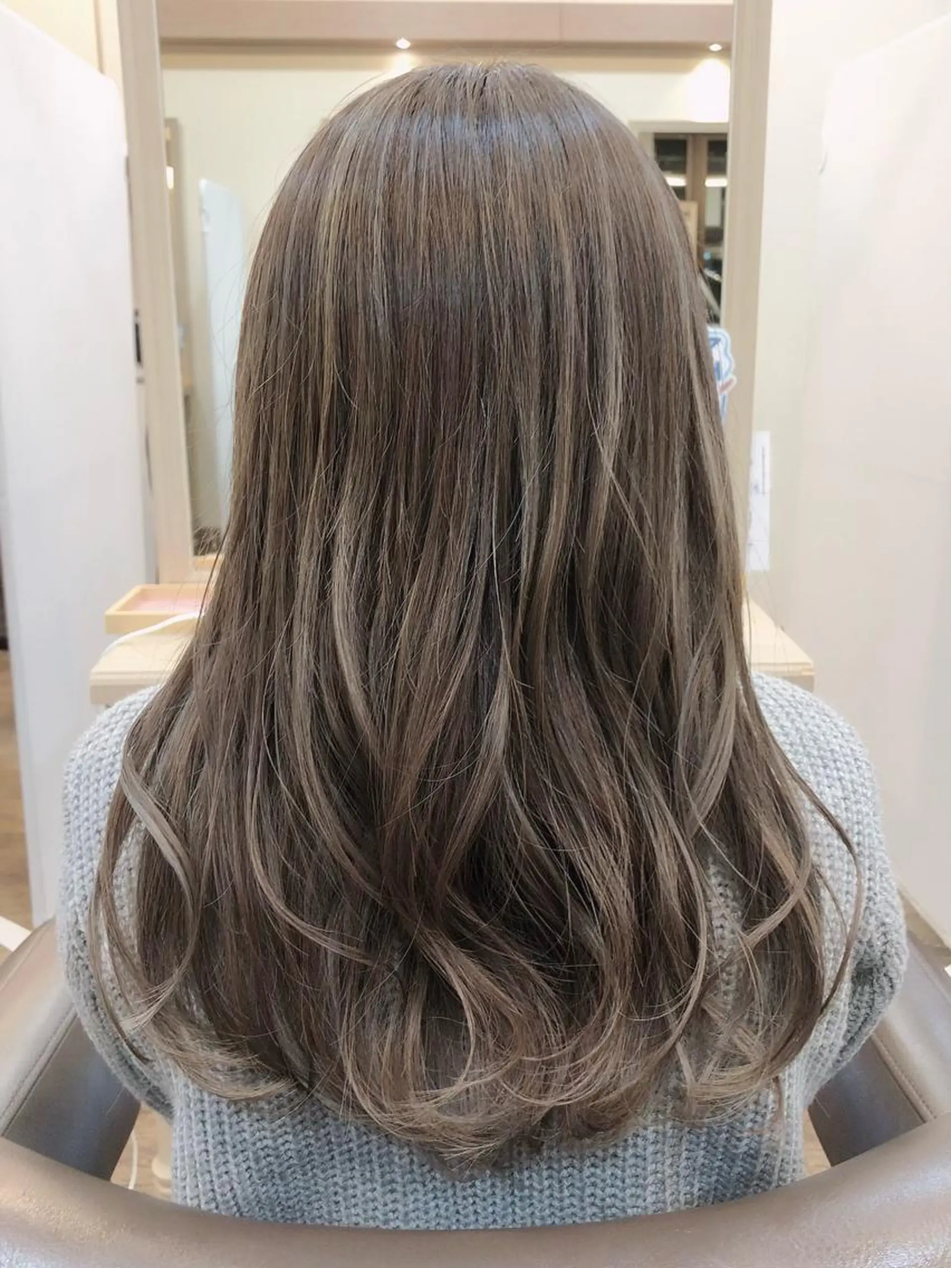 ロング カラー グレージュ ハイライトカラー ハイライト ヘアカラー 尚平 40代からの 髪質改善専門のその他イメージ