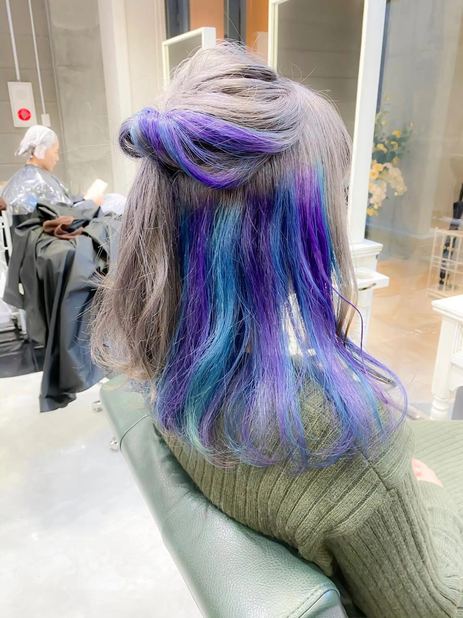 セミロング カラー ヘアアレンジ ユニコーンカラー モテ髪透明感❤️ デイズヘアカラーのヘアスタイル