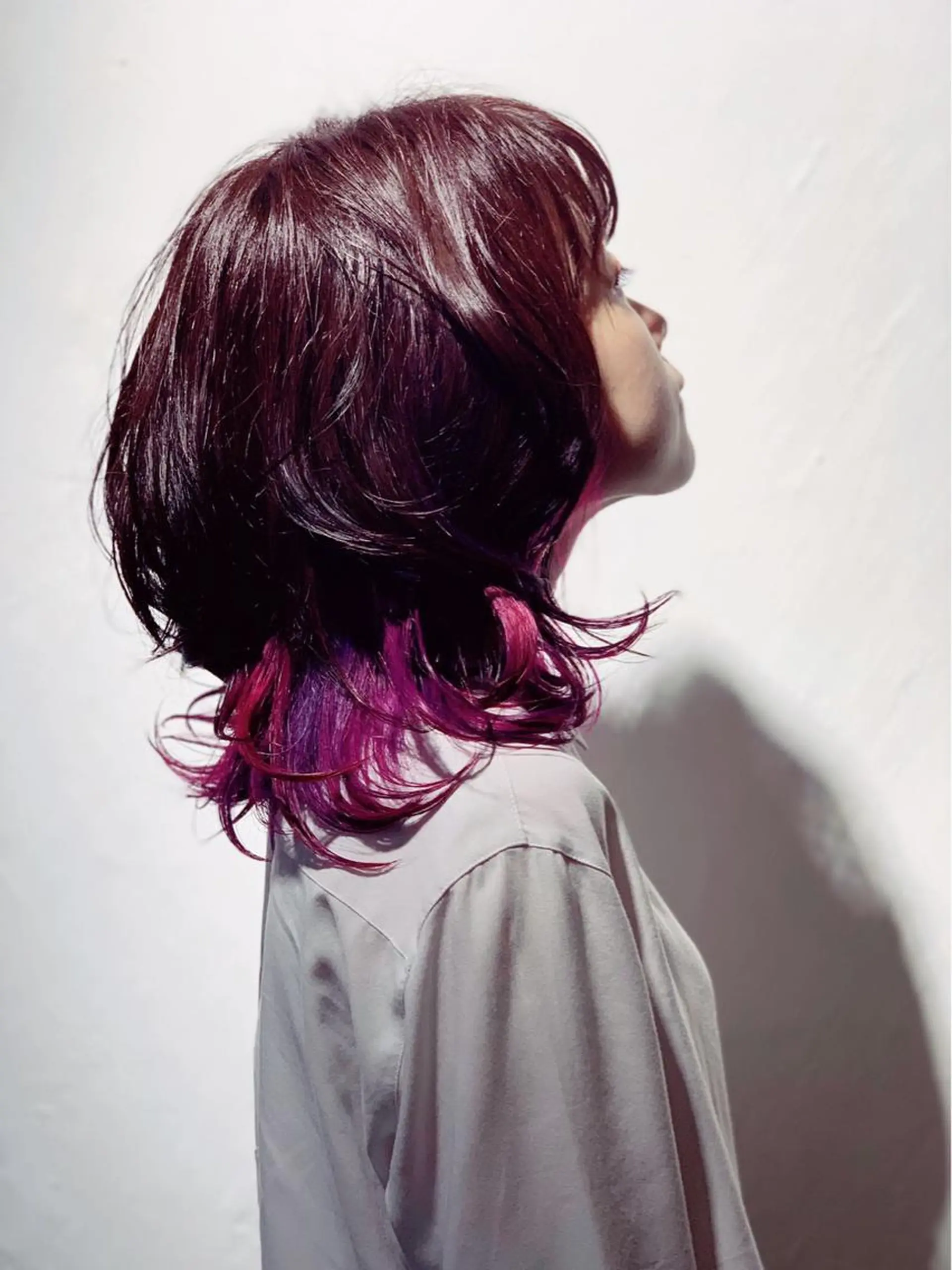 セミロング カラー ブリーチ ブルーカラー ピンクカラー パープルカラー カット ヘアカラー ヤノ ナオミのヘアスタイル