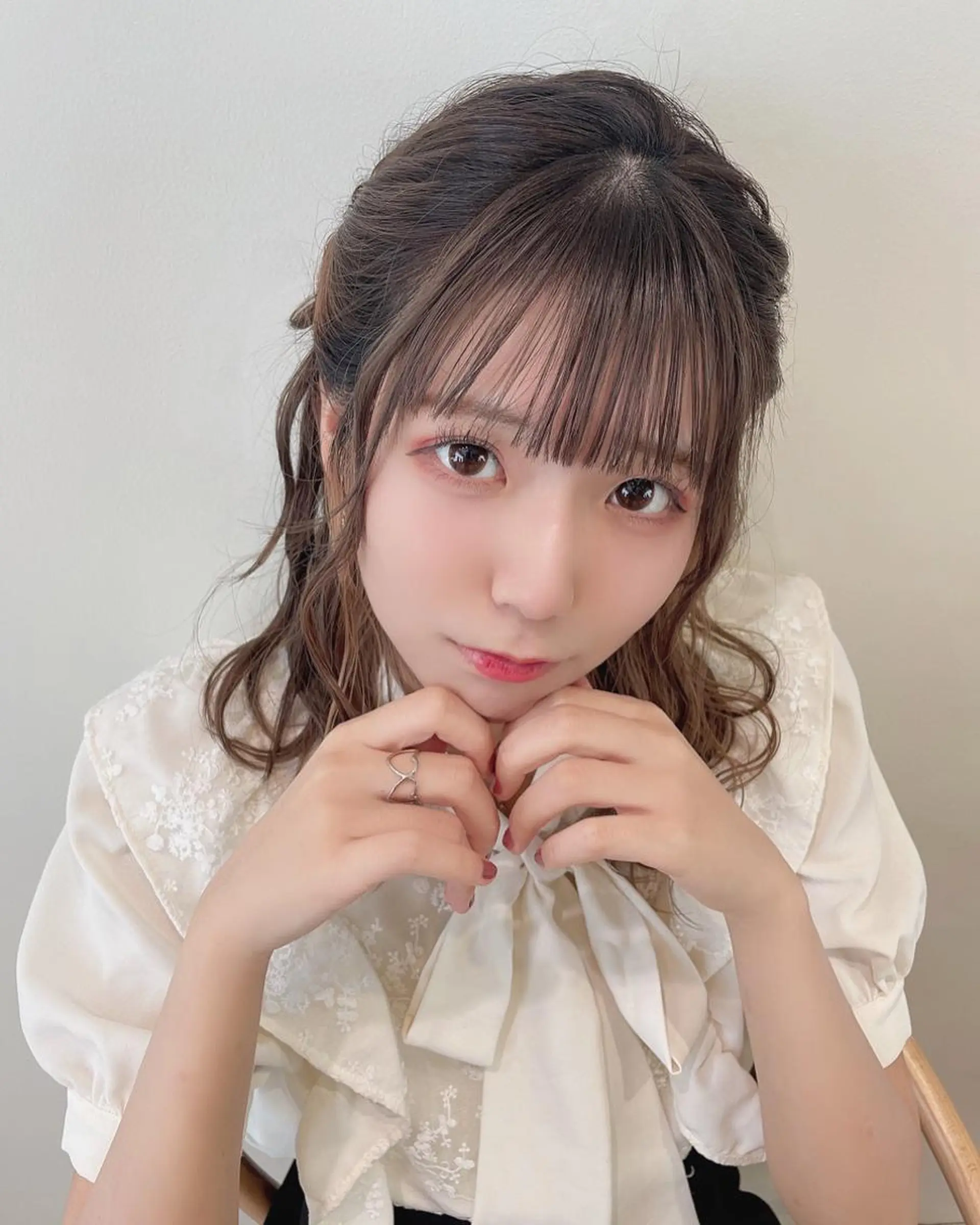 セミロング カラー ヘアアレンジ 耳つぼ屋さん ‎🤍りりのヘアスタイル