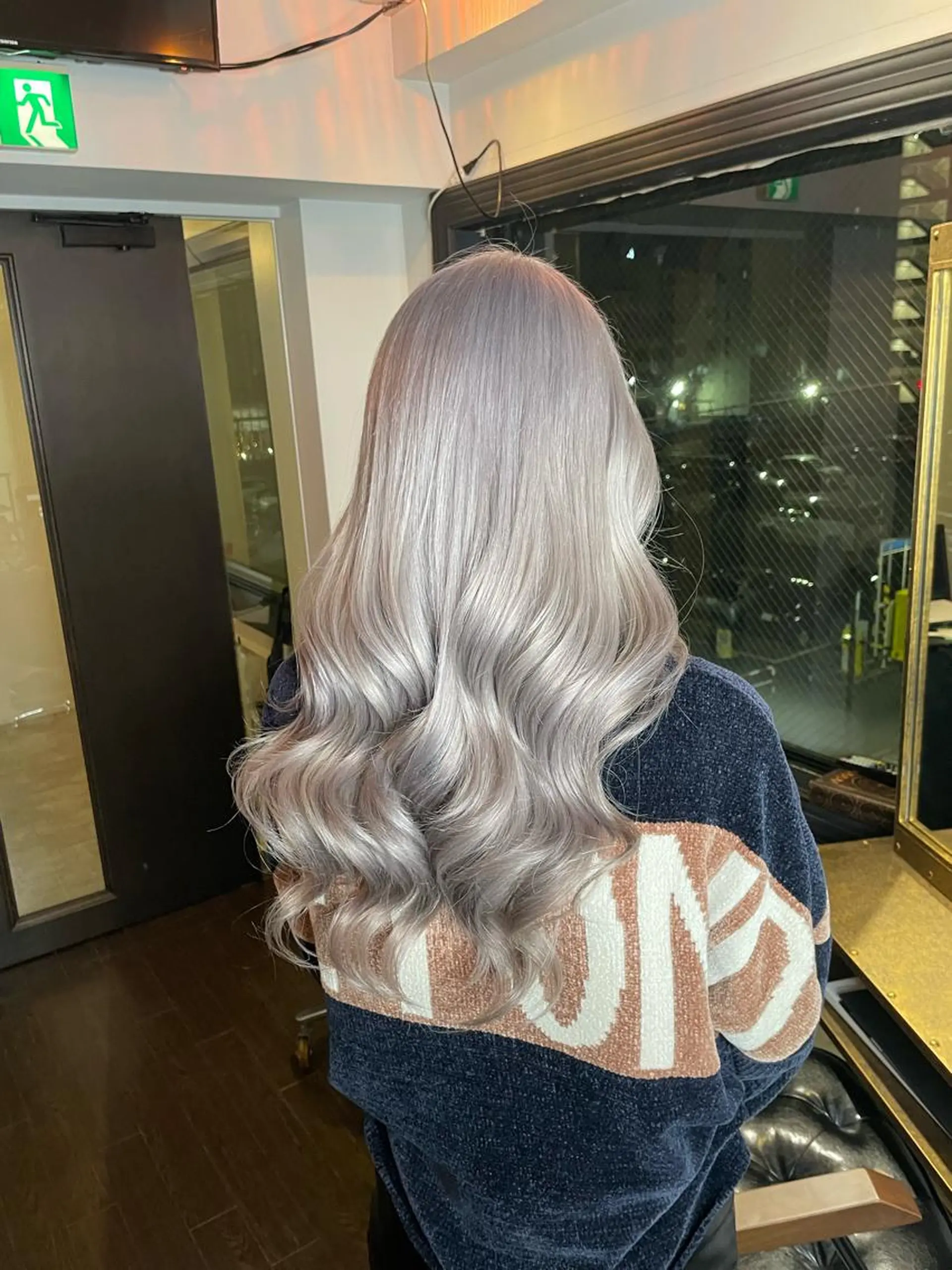 ロング カラー アッシュ バレイヤージュ ベージュカラー ブリーチ グラデーションカラー 安田和洋 ブリーチカラー特化のヘアスタイル