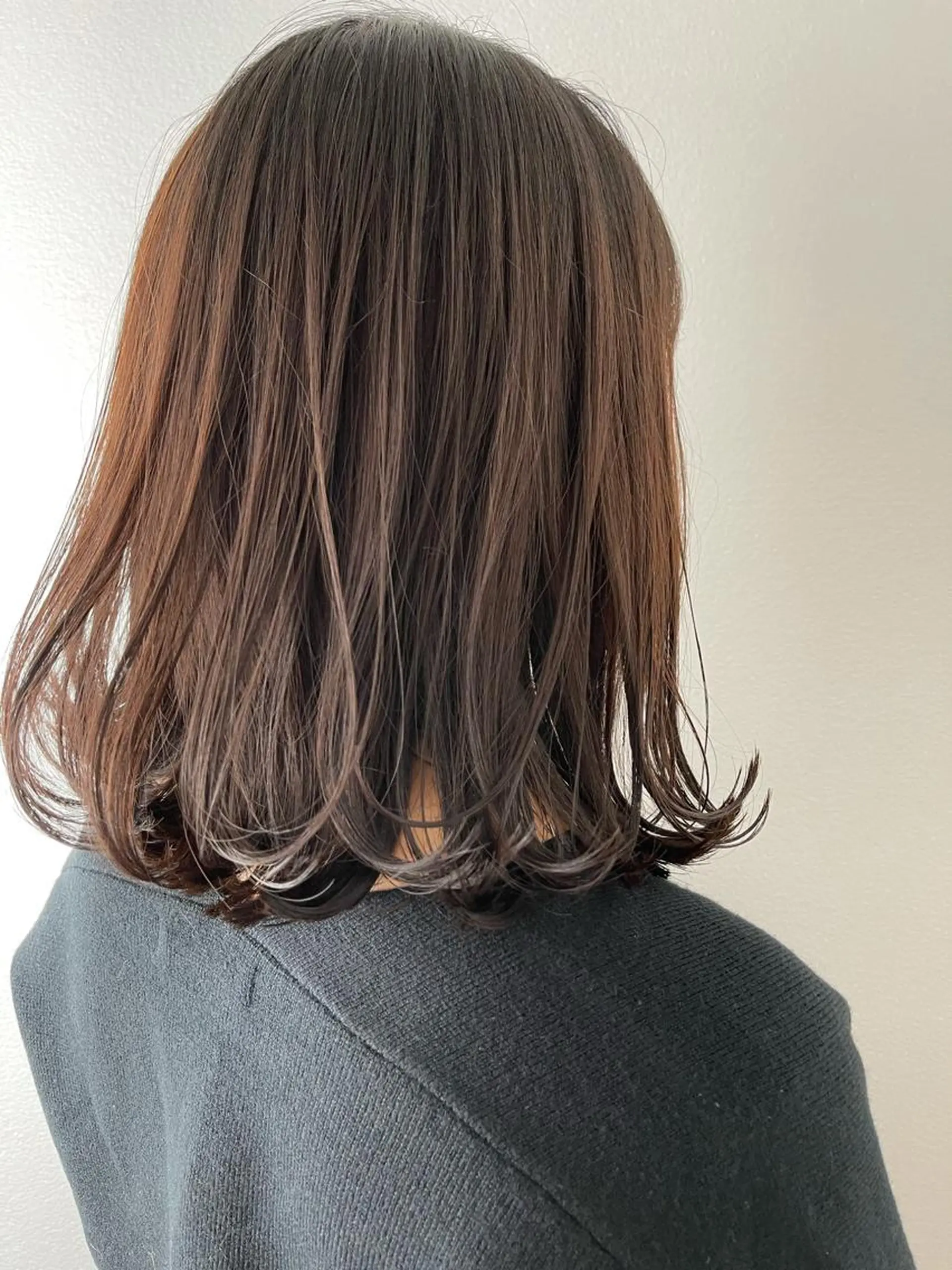 セミロング トレンド/顔まわり/ レイヤー/髪質改善のヘアスタイル