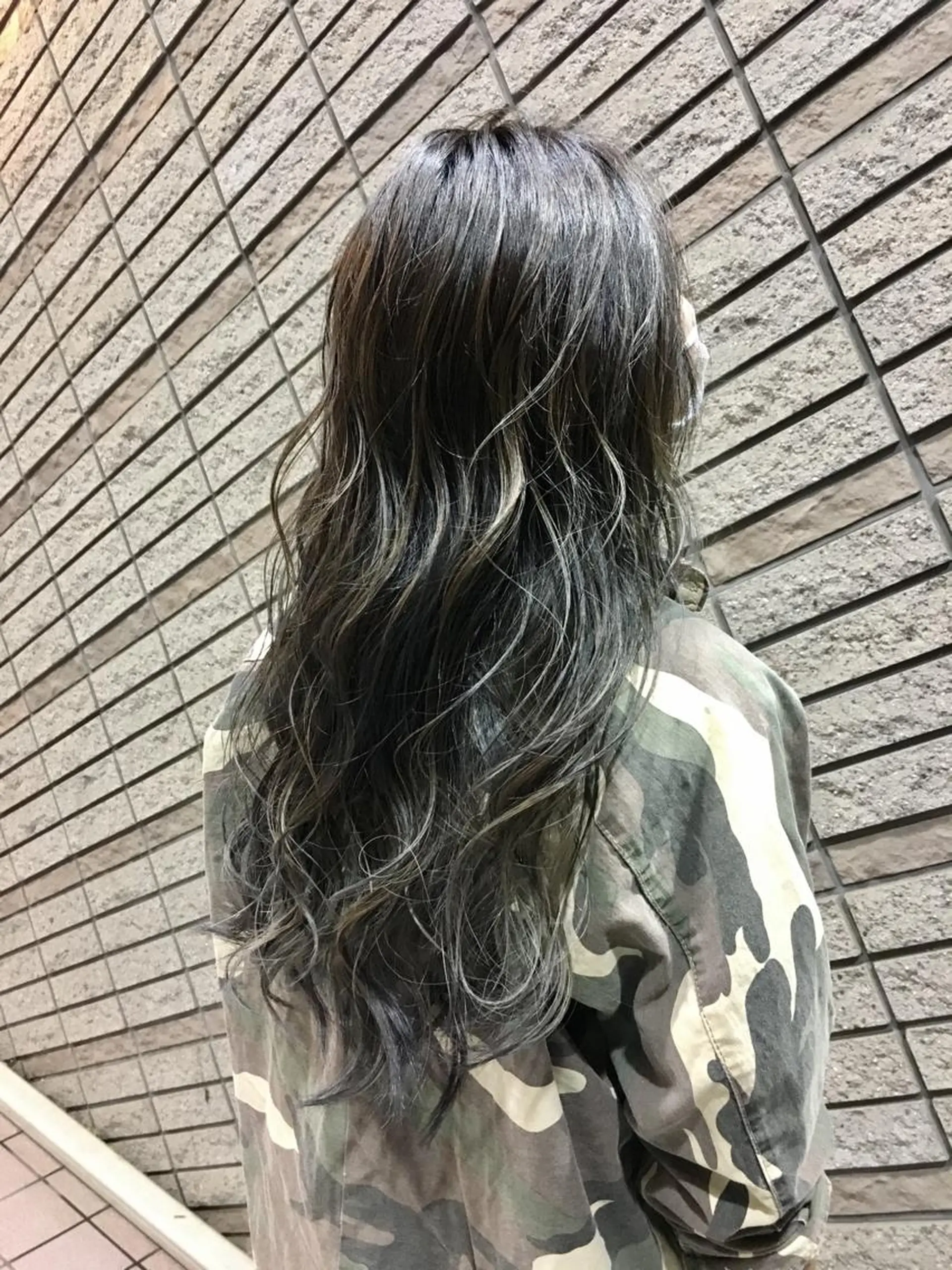 ロング カラー バレイヤージュ グレージュ イルミナカラー レイヤーカット カット ヘアカラー N° jillva ♦️川端裕司♦️のヘアスタイル