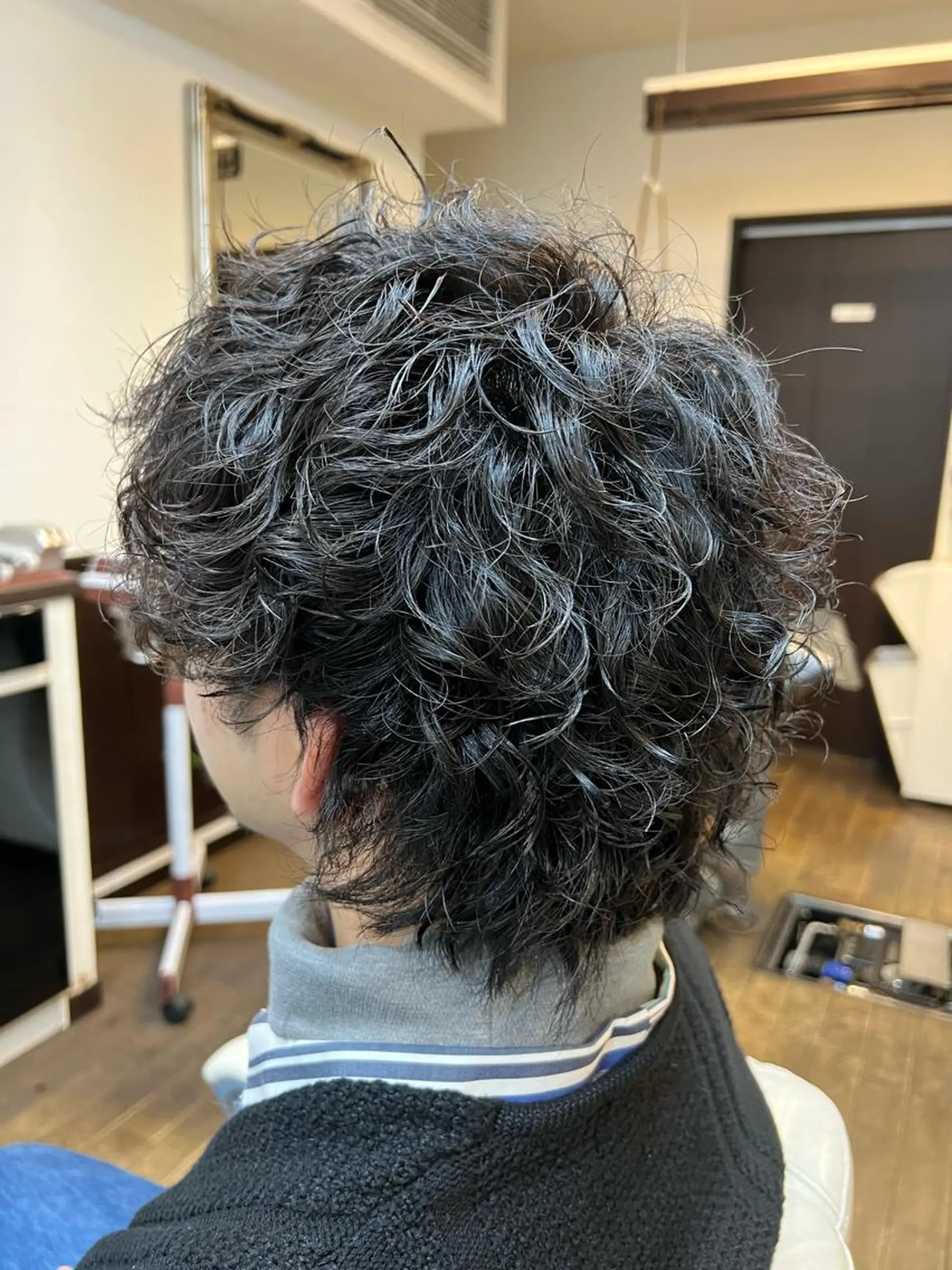 ショート パーマ メンズ 二本木 秀成のヘアスタイル