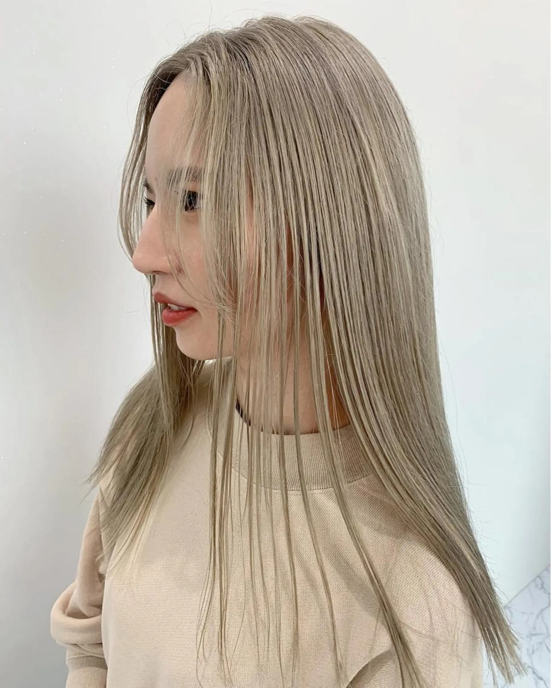 ロング カラー ブリーチ トリートメント DEAN 名駅店 大人レイヤーカットのヘアスタイル