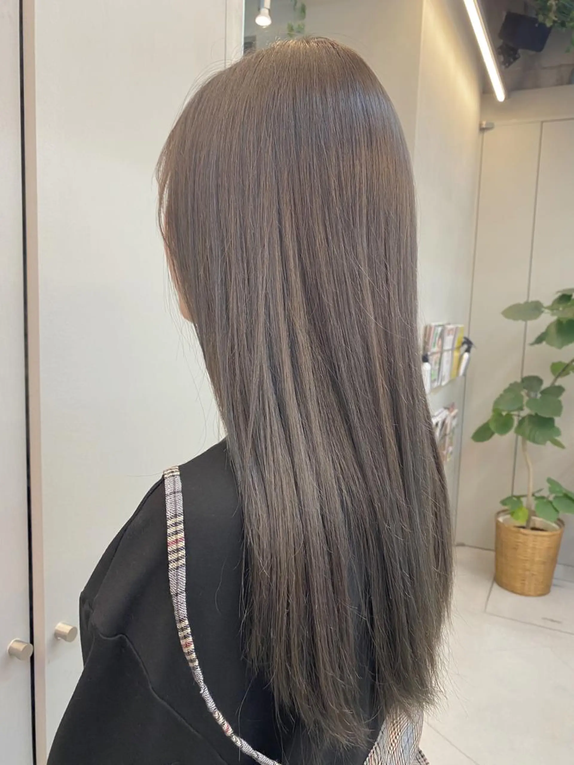 ロング カラー 岡野 静華のヘアスタイル