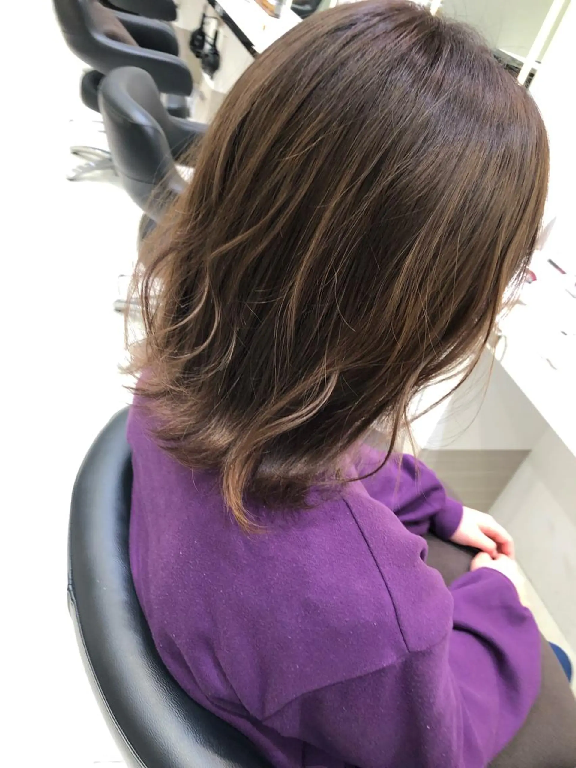 ミディアム ラベンダーベージュ 卒業式のヘアスタイル 岸 保奈美のヘアスタイル