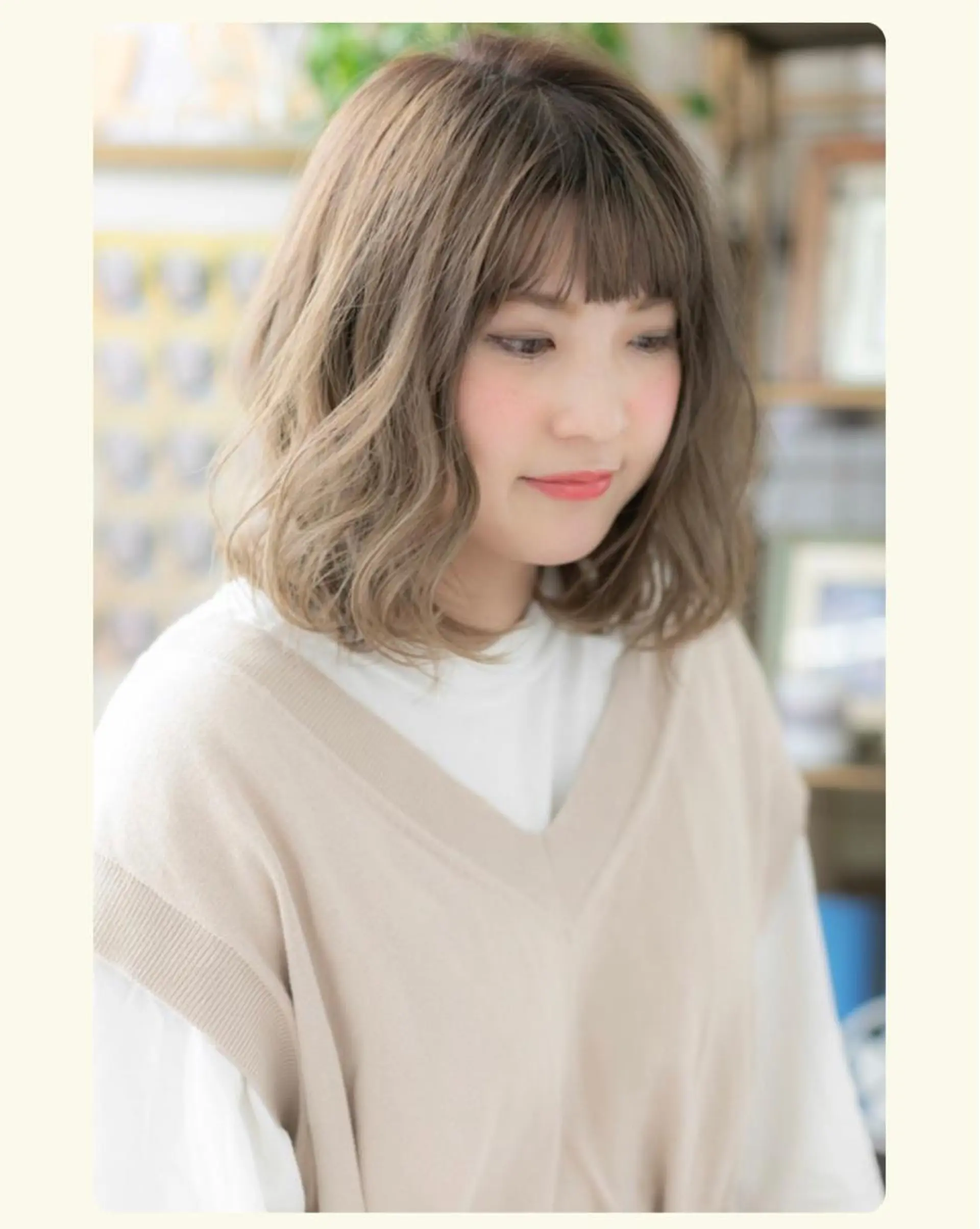 ミディアム アッシュ 中舘 安津子のヘアスタイル