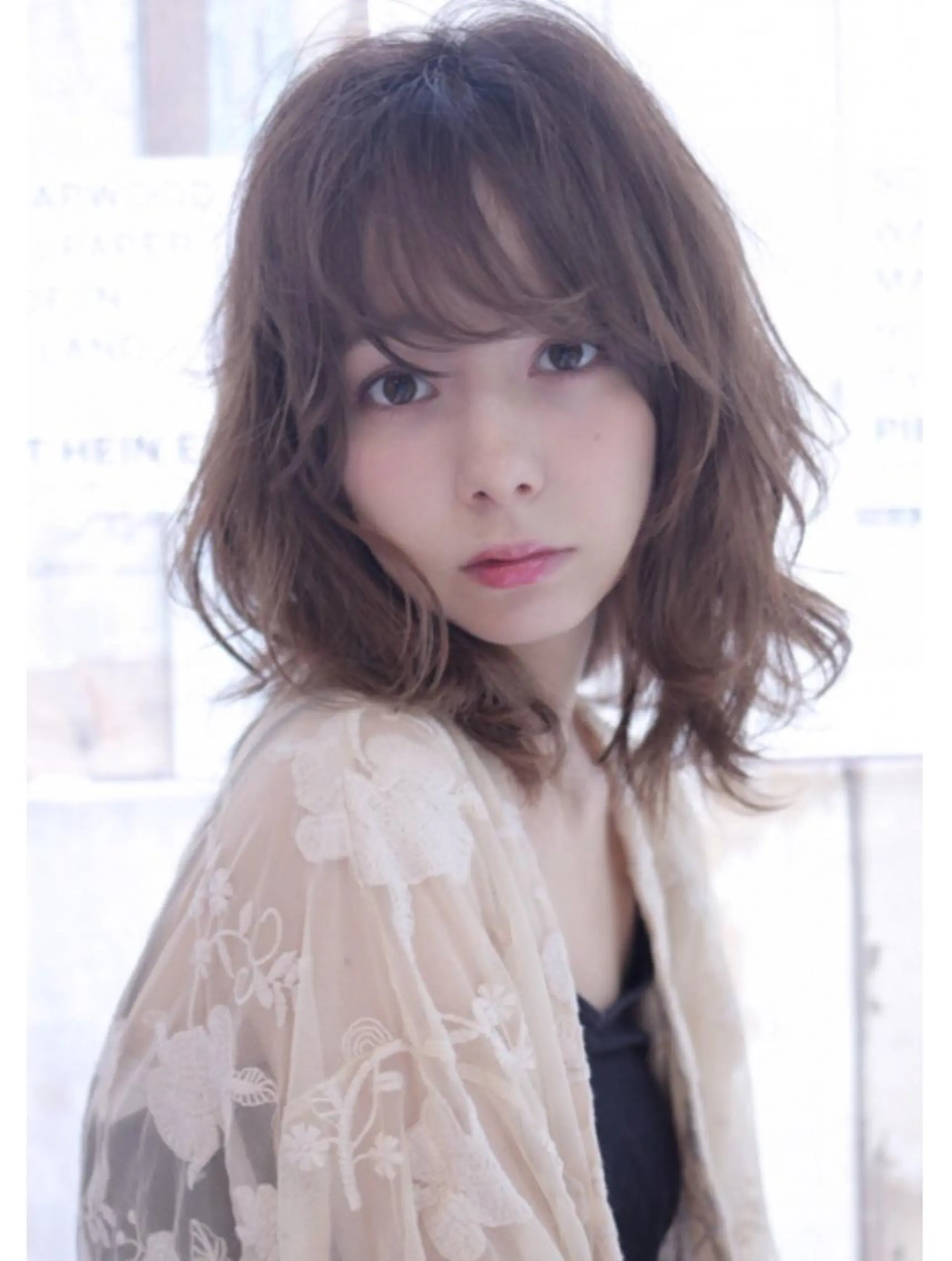ミディアム カラー パーマ ヘアアレンジ ベージュカラー シースルーバング カット ヘアカラー トリートメント RUKA 美容院×ネイリストのヘアスタイル