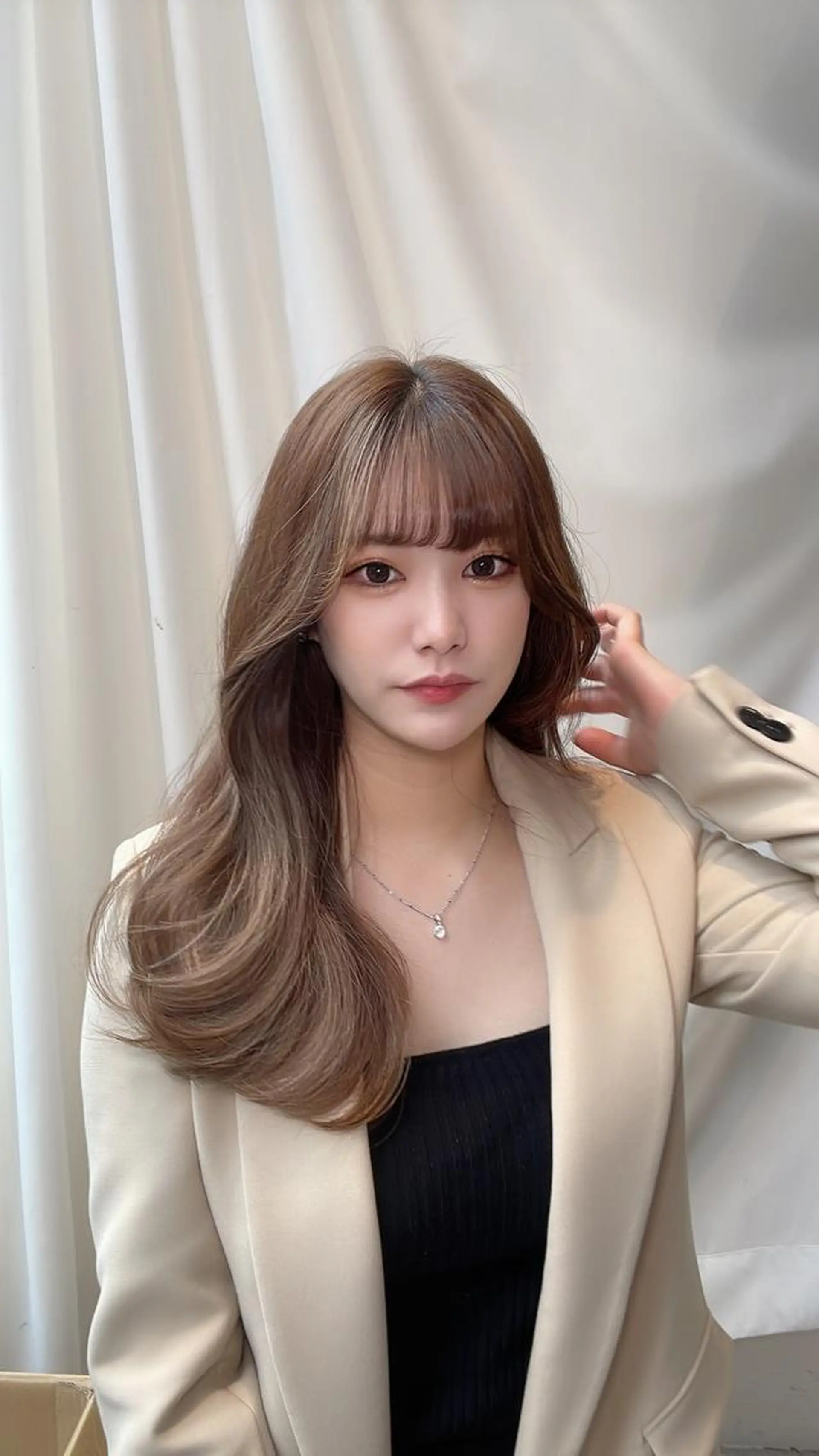 ロング カラー アディクシーカラー ベージュカラー 透明感カラー イヤリングカラー グレージュ 顔周り特化/韓国ヘア /レイヤー/吉野幸大のヘアスタイル