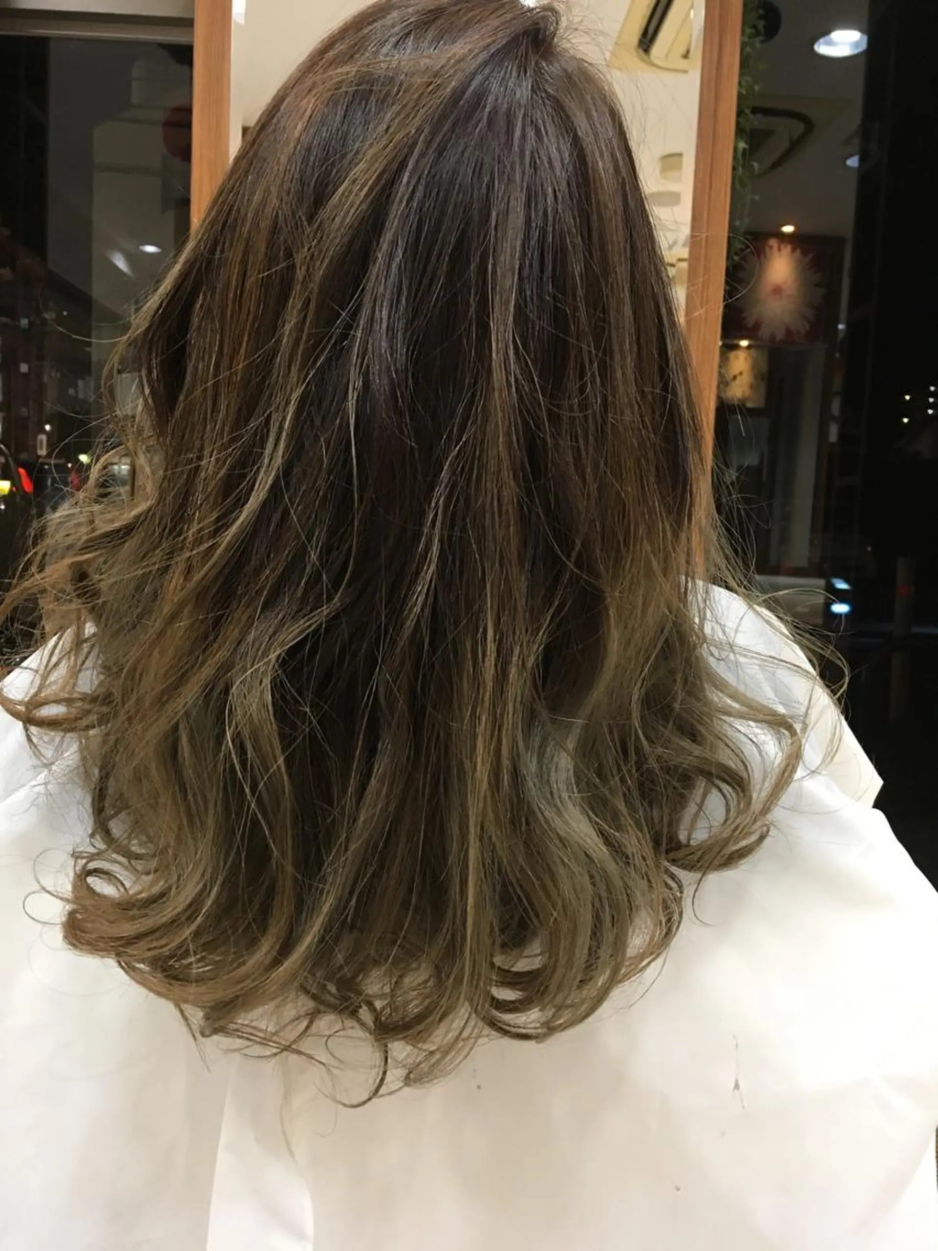 セミロング カラー 白髪ぼかしハイライト 柳川拓哉のヘアスタイル