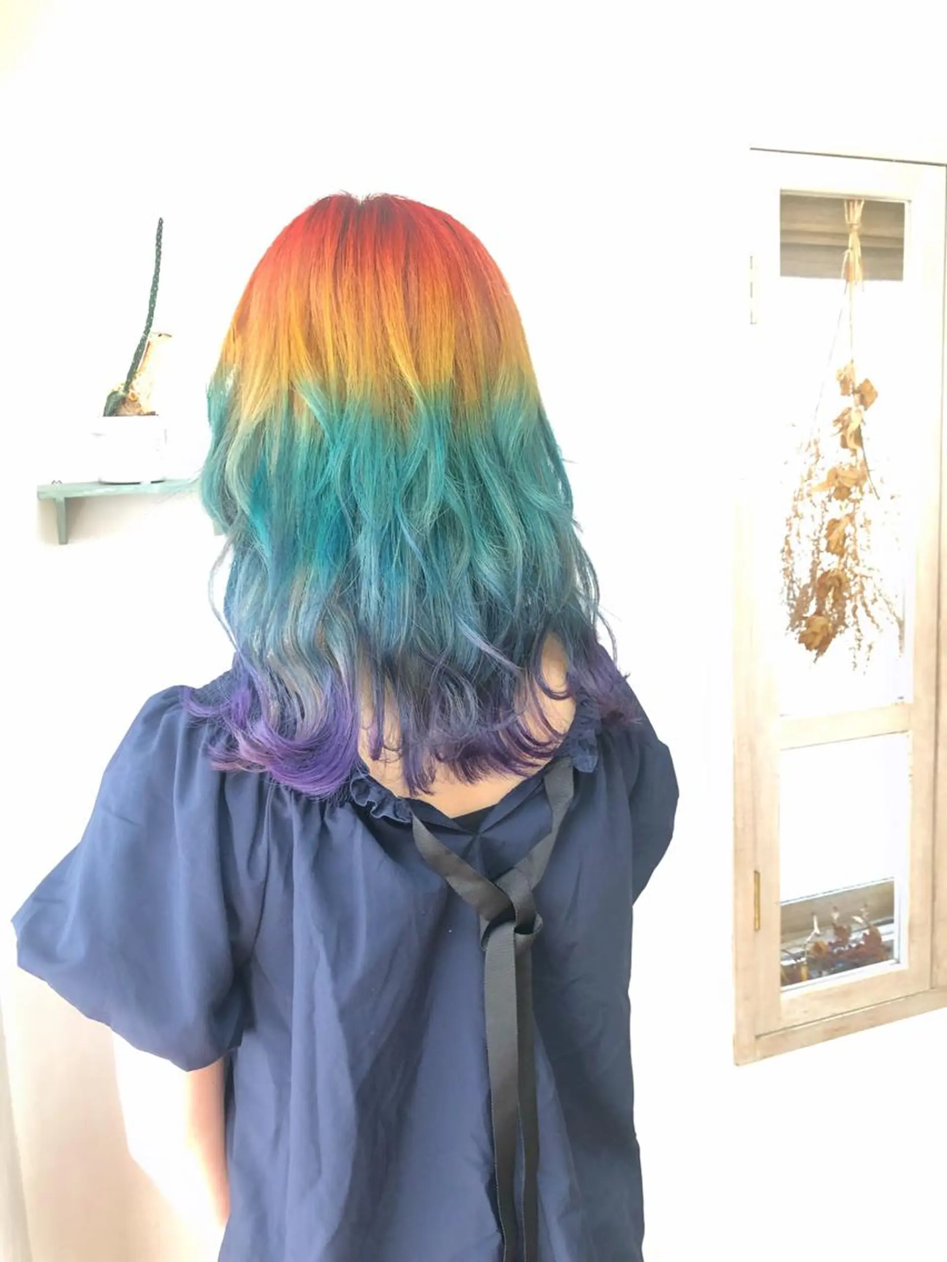 ミディアム カラー パーマ ヘアアレンジ メンズ ヘアカラー トリートメント 推し活専用 【派手髪】飯野ゆかりのヘアスタイル