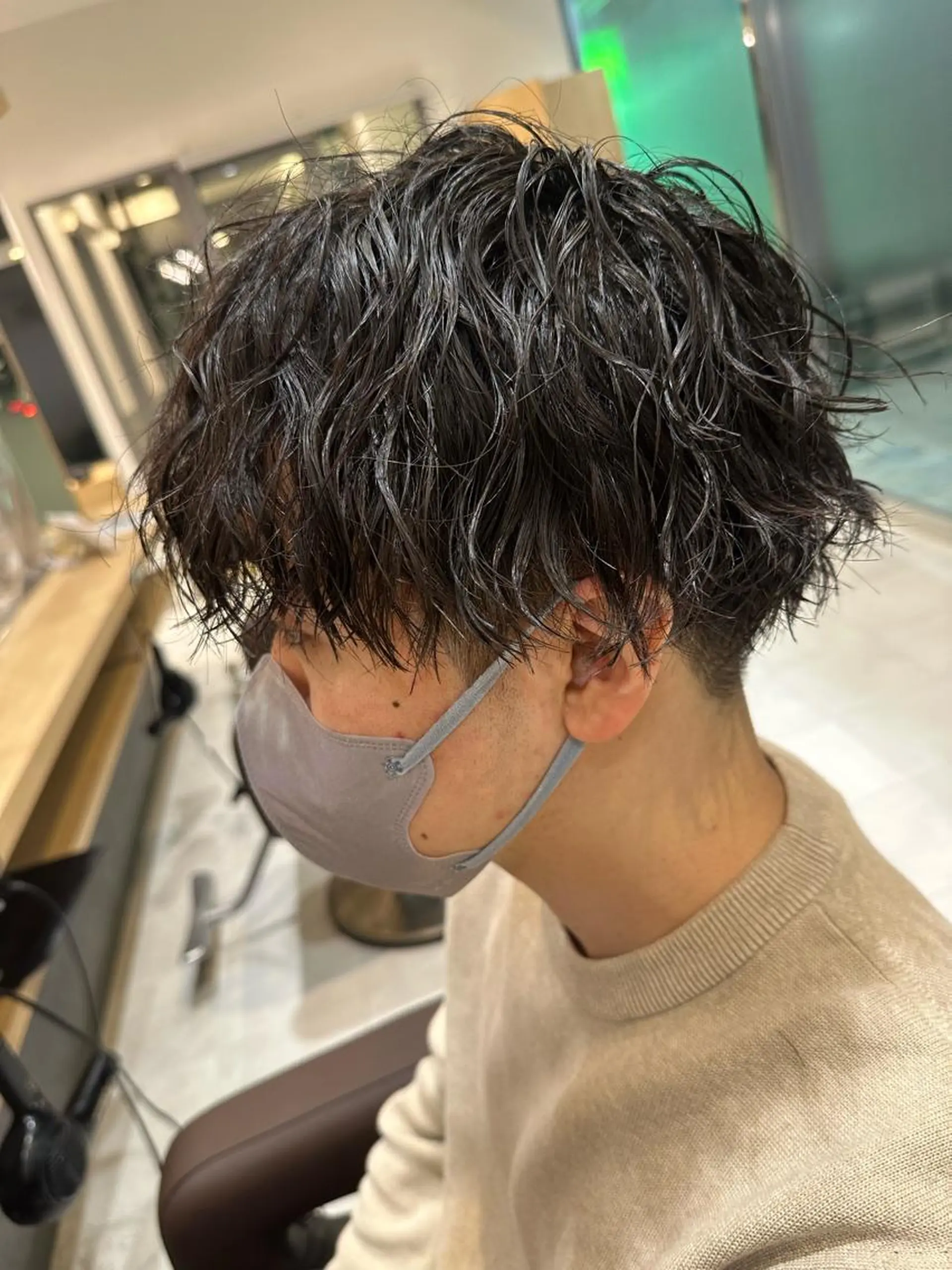 ミディアム パーマ メンズ ミディアムパーマ フェードカット メンズパーマ ツイストスパイラルパーマ 波巻きパーマ 💈メンズ特化 美容師サキ💈のヘアスタイル