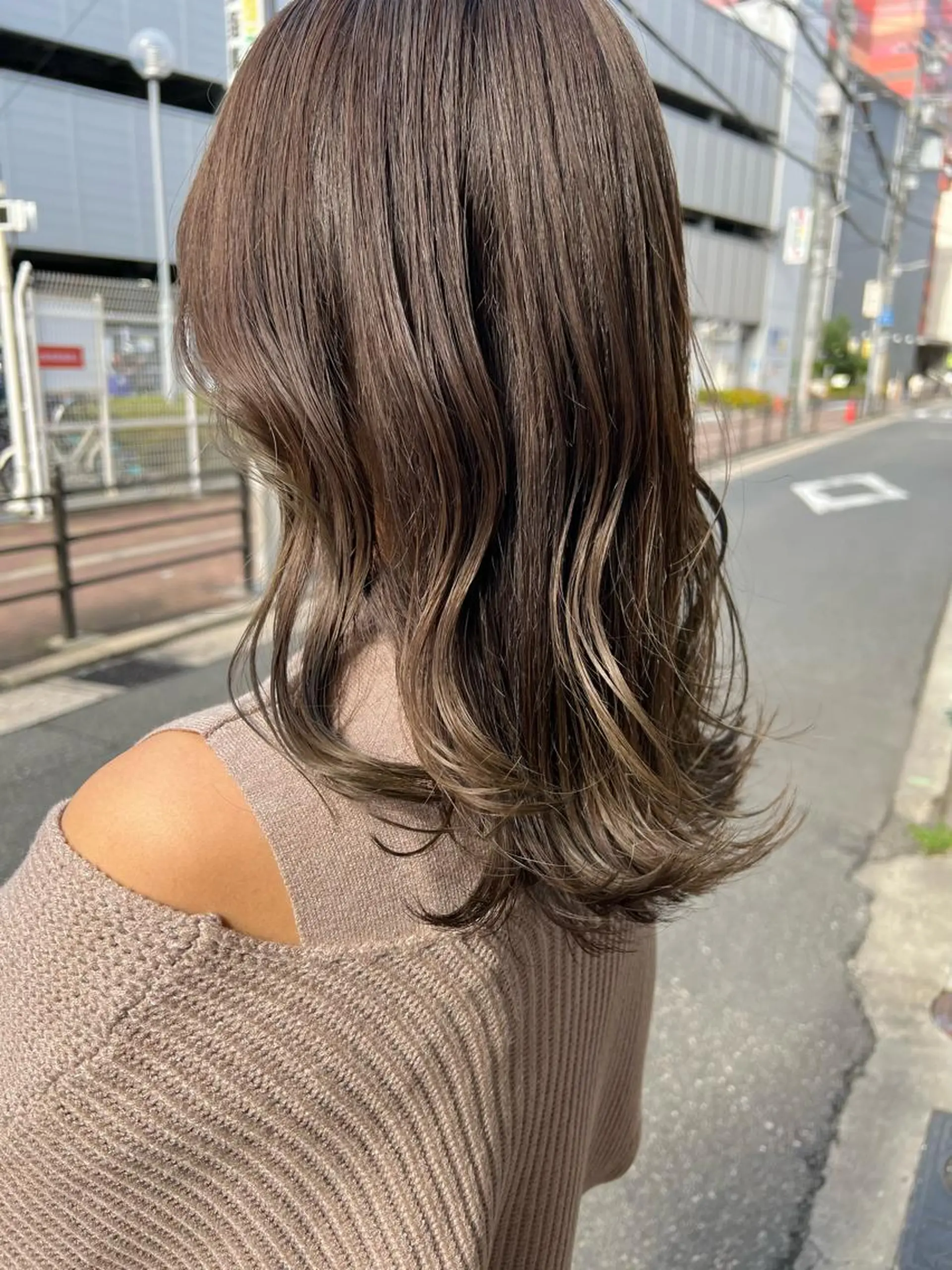 セミロング ，comma momoka🪄のヘアスタイル