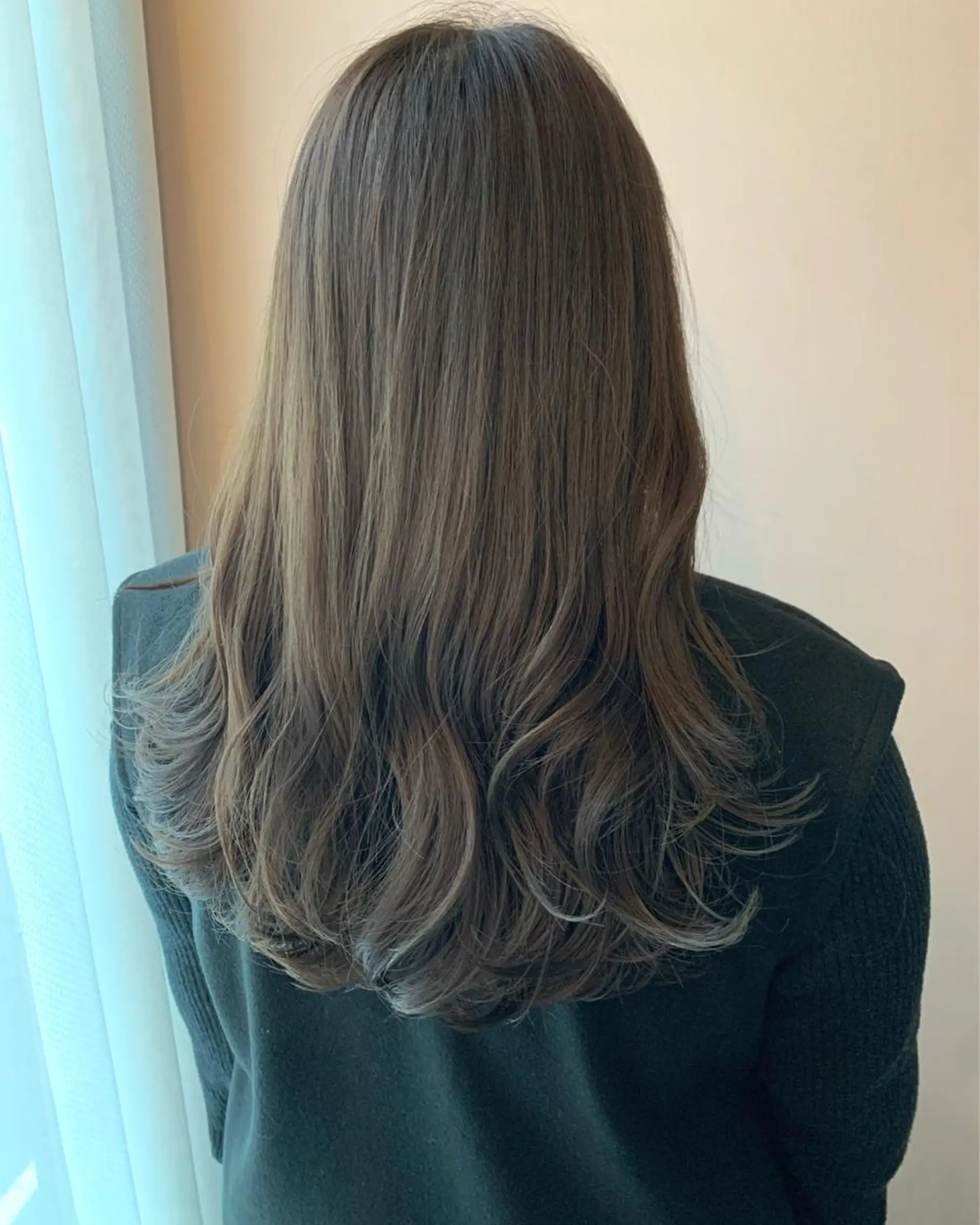 ロング カラー ブリーチ グレージュ ブリーチなしカラー hub hair レイヤー/透明感のヘアスタイル