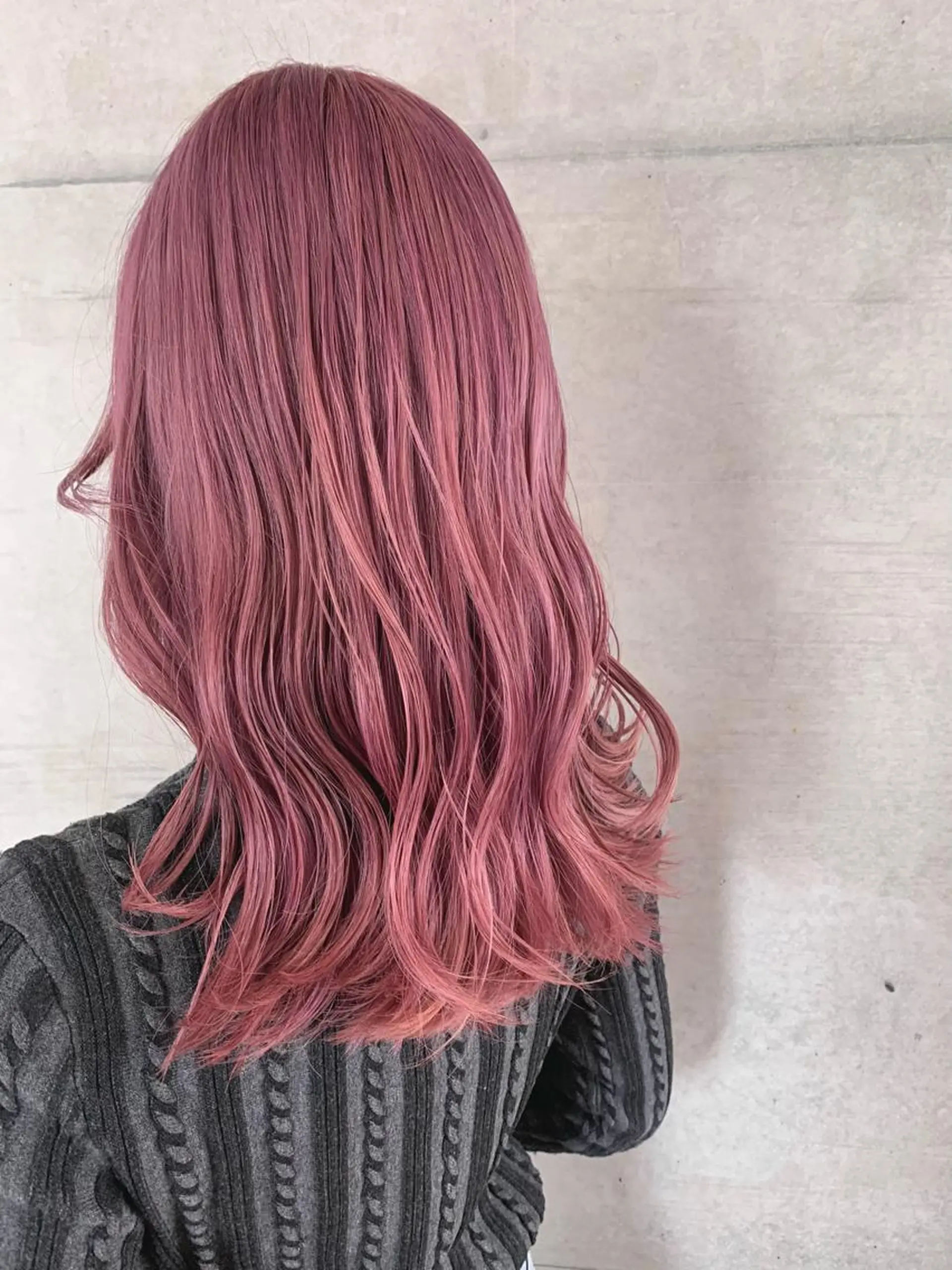 セミロング カラー ハイトーンカラー ラベンダーカラー ピンクカラー 西岡 優太のヘアスタイル