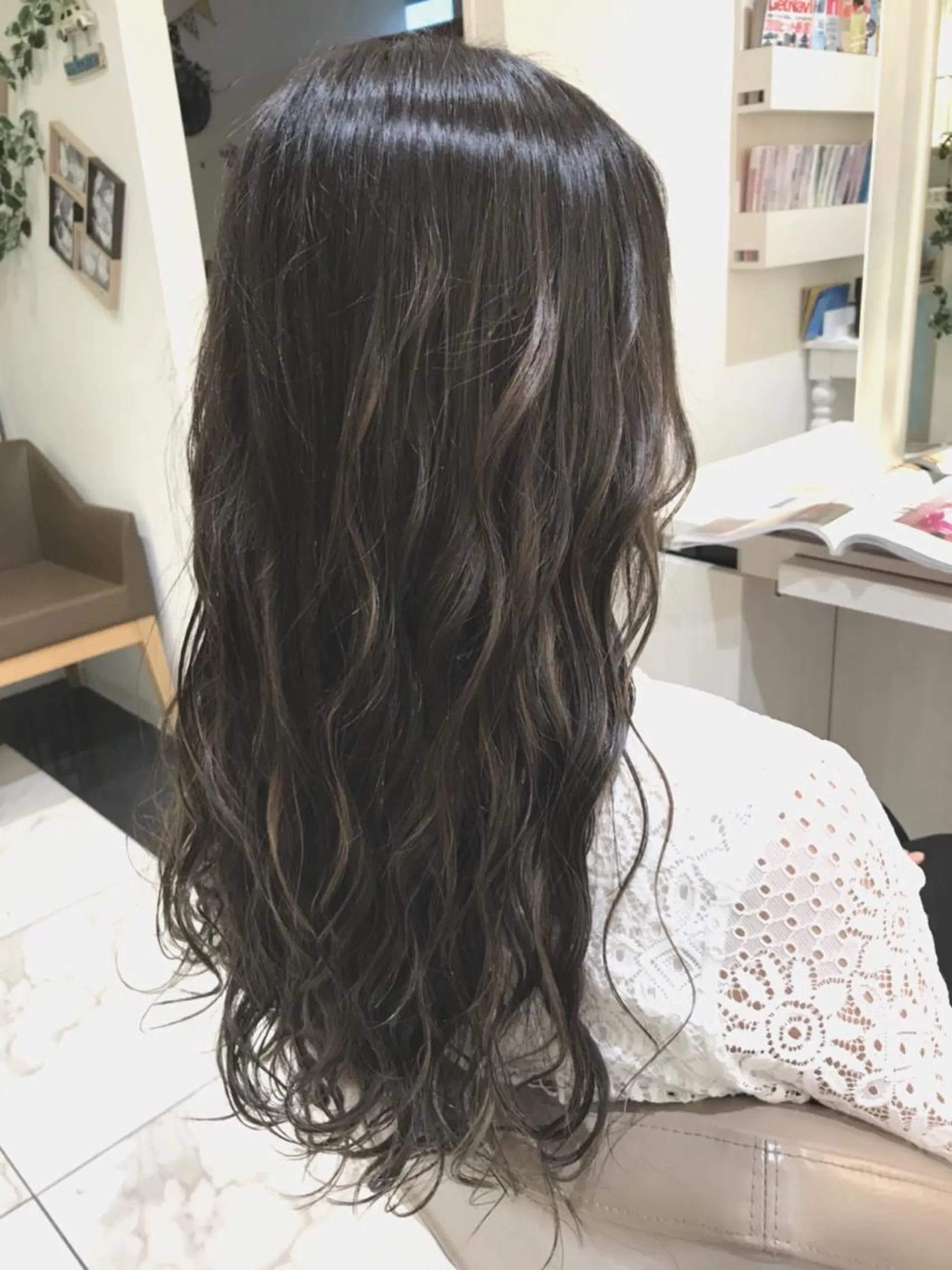 セミロング カラー ブリーチ ケアブリーチ 透明感カラー ダークグレー ダークグレージュ カット ヘアカラー 山崎俊輔/髪質改善 /バレイヤージュのヘアスタイル