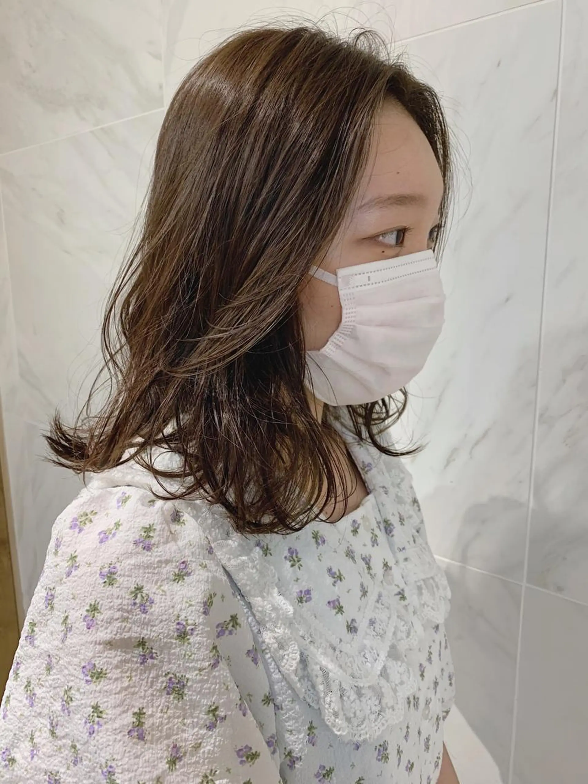 ミディアム カラー ベージュカラー ブリーチ ブリーチなしカラー オリーブベージュ チバ タクミのヘアスタイル