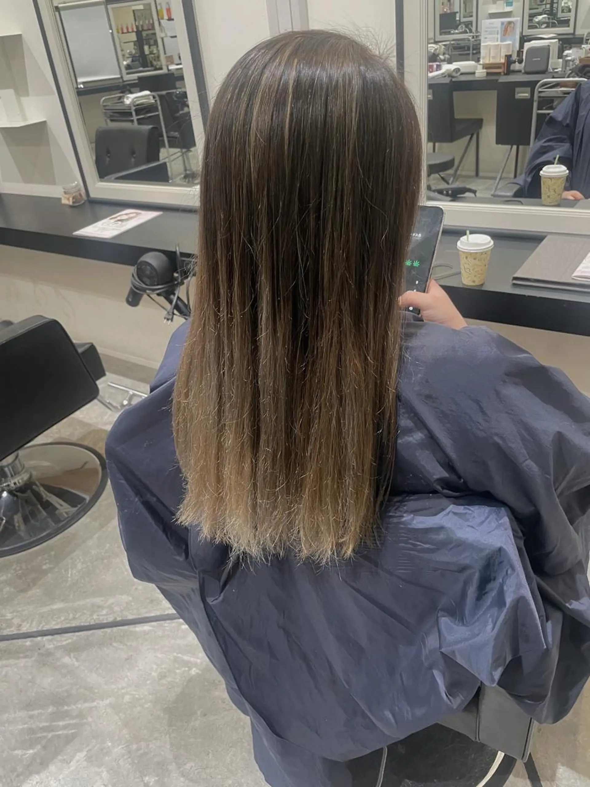 ロング カラー ブリーチ MOURI CHISATOのヘアスタイル