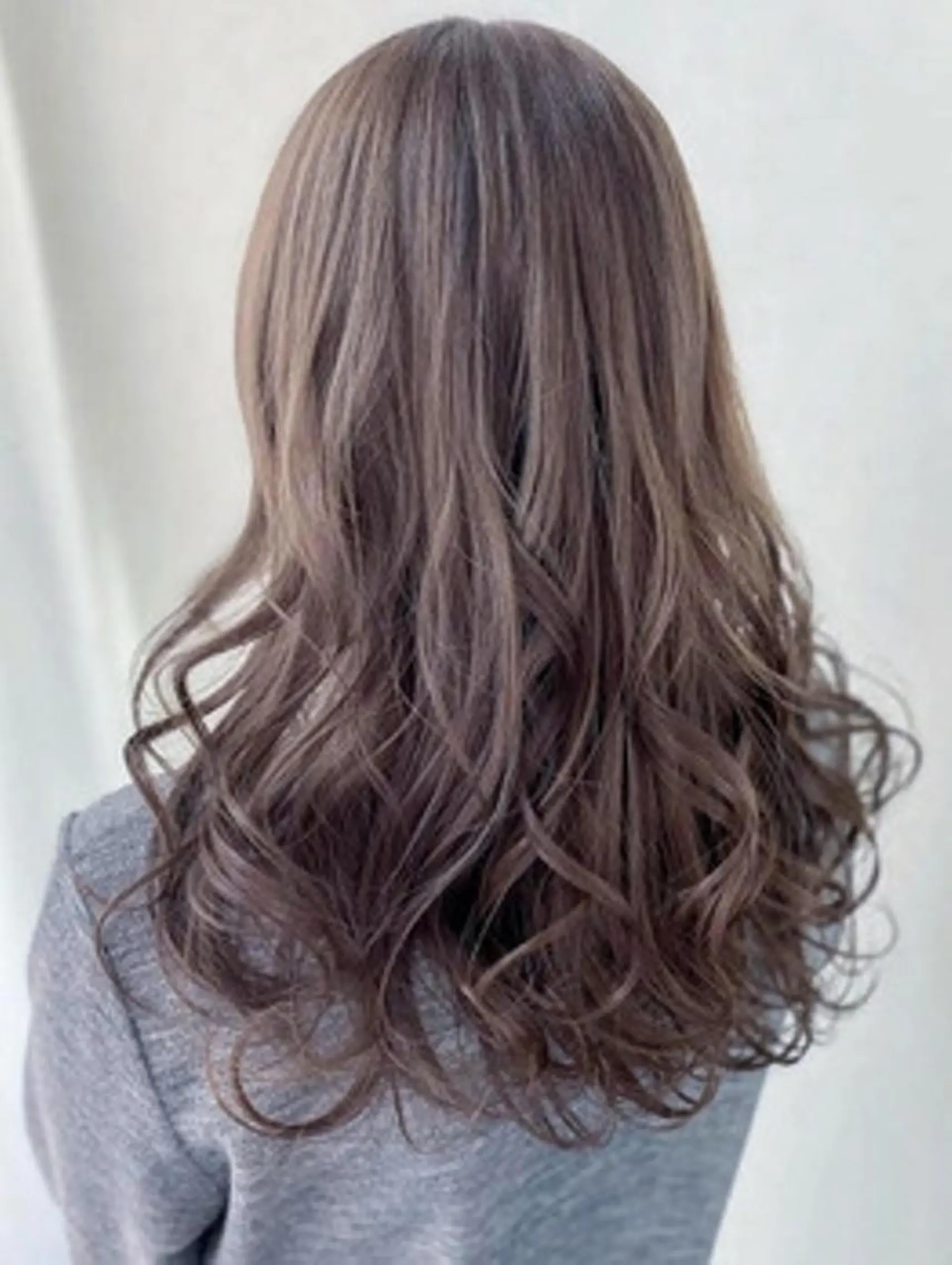 ロング 冨岡 千尋のヘアスタイル