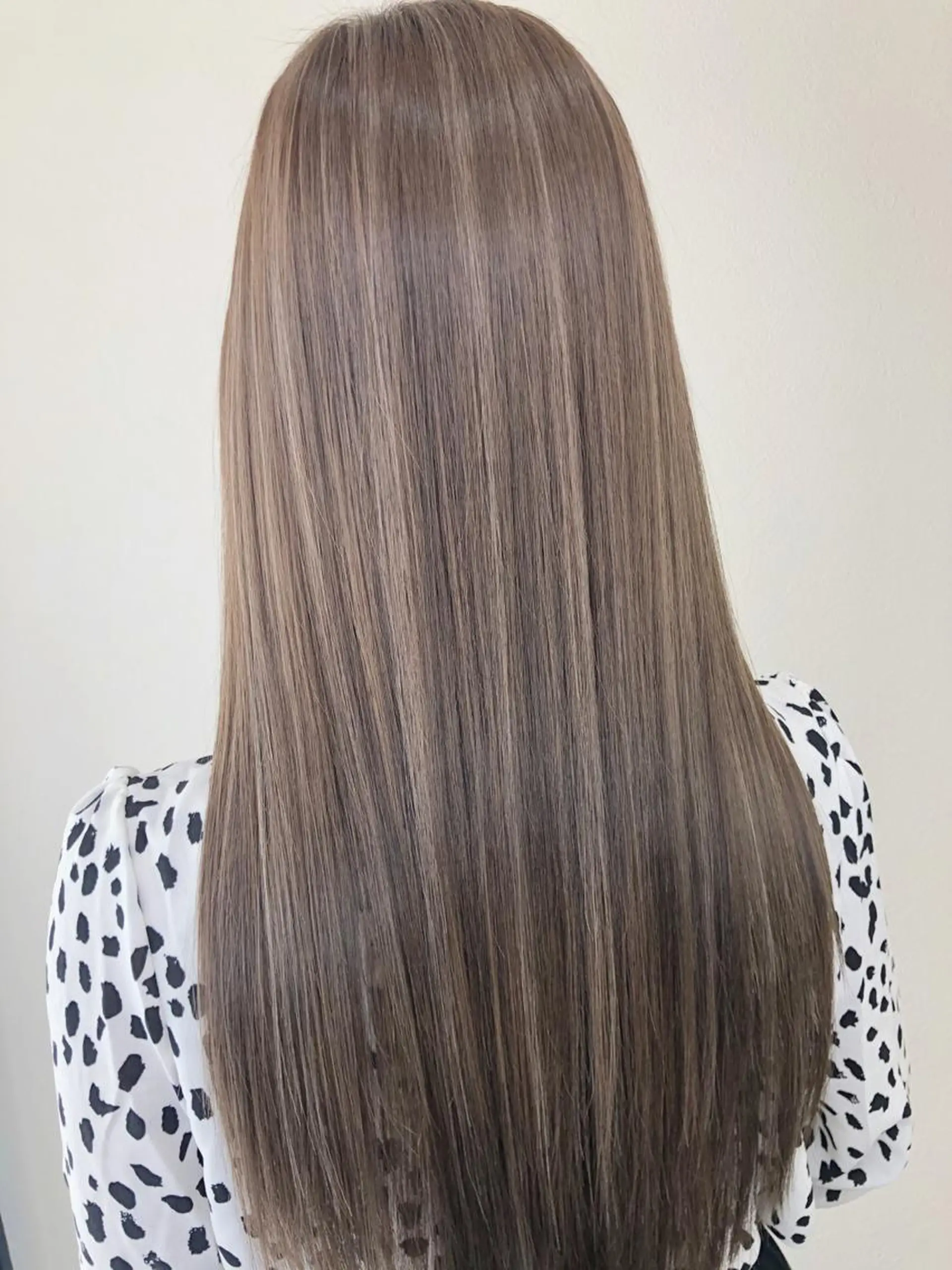 ロング カラー アディクシーカラー バレイヤージュ ベージュカラー ブリーチ ケアブリーチ ito. ブリーチ/髪質改善のヘアスタイル