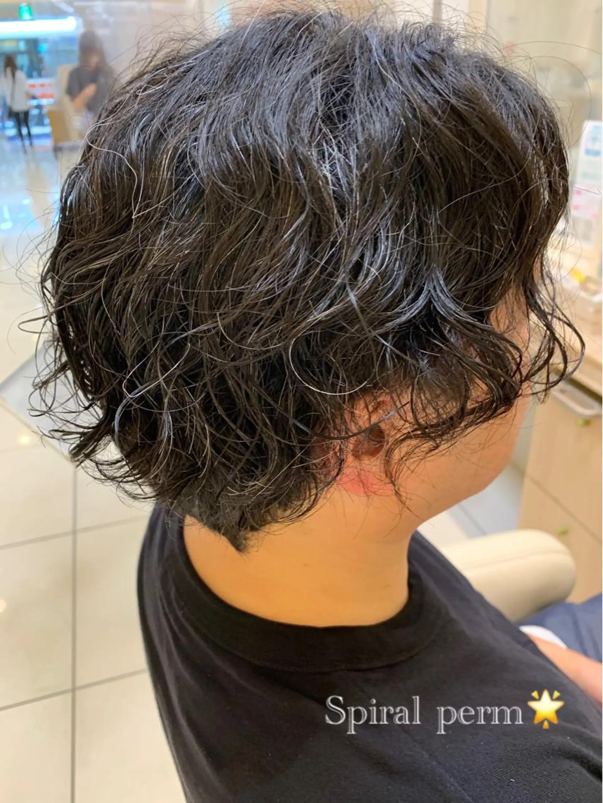 パーマ メンズ メンズパーマ スパイラルパーマ 副店長 星野 梨南葉のヘアスタイル