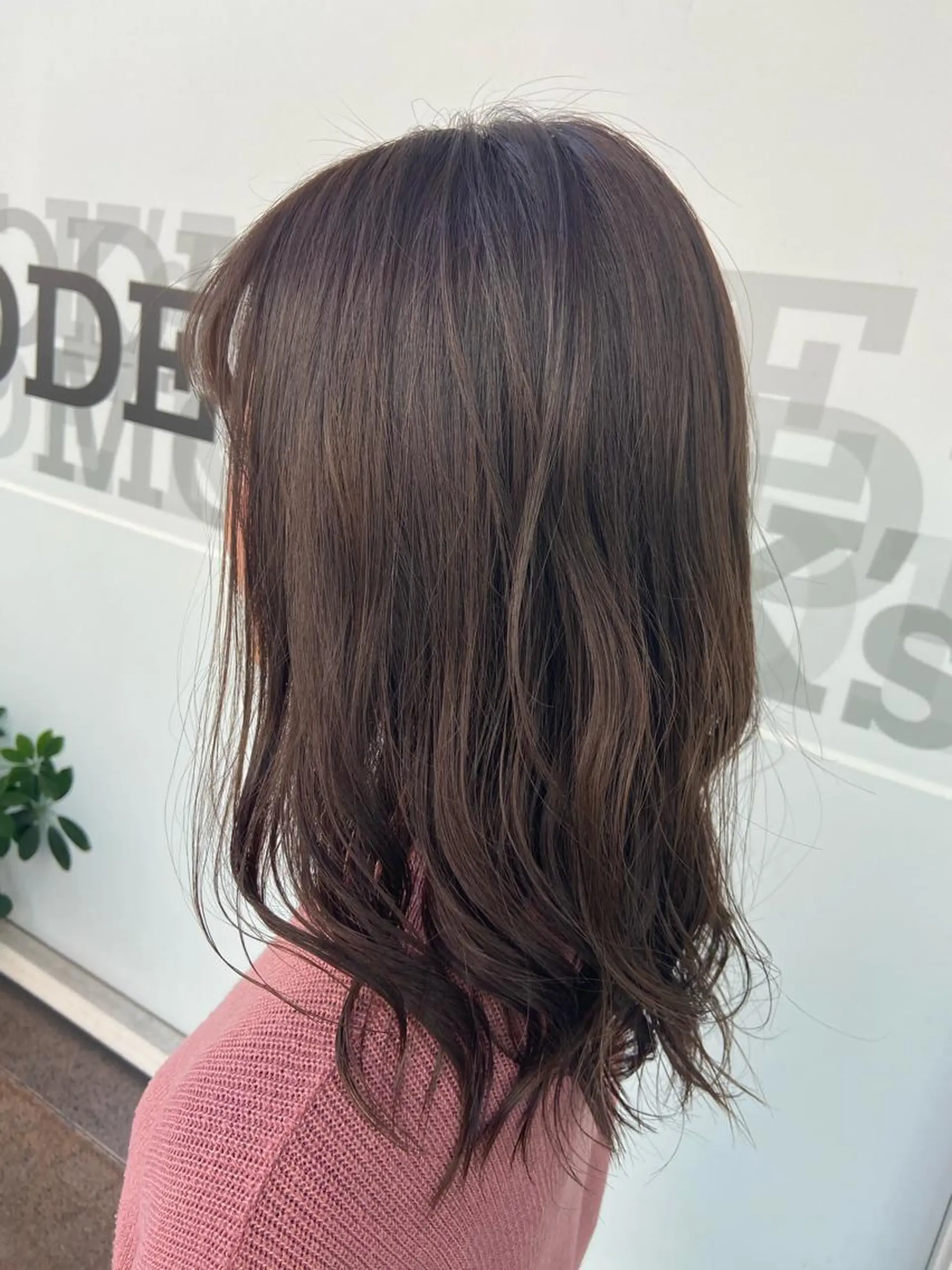 ミディアム カラー ベージュカラー Amour なぐらのヘアスタイル