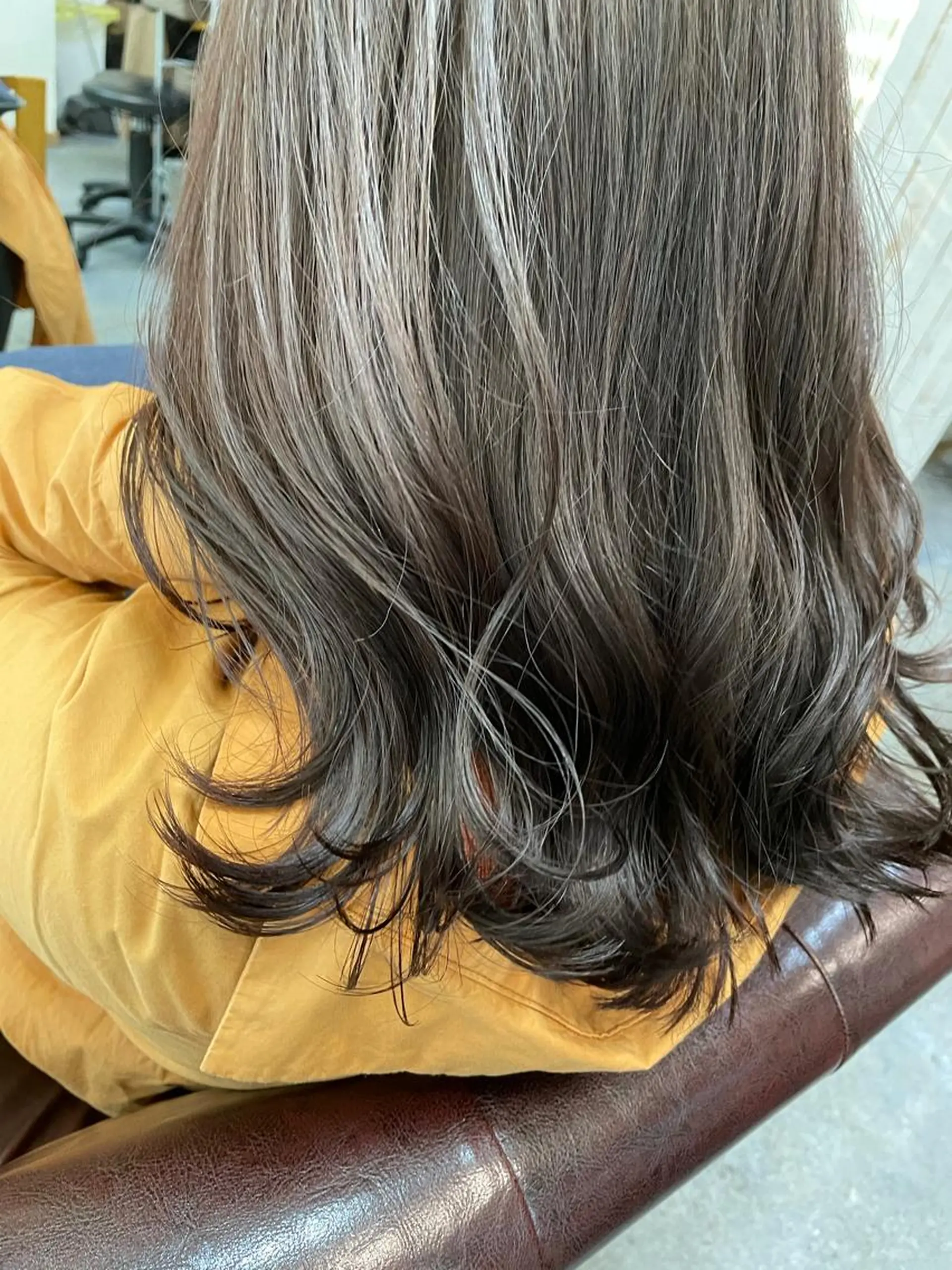 ミディアム カラー 鈴木 咲輝のヘアスタイル