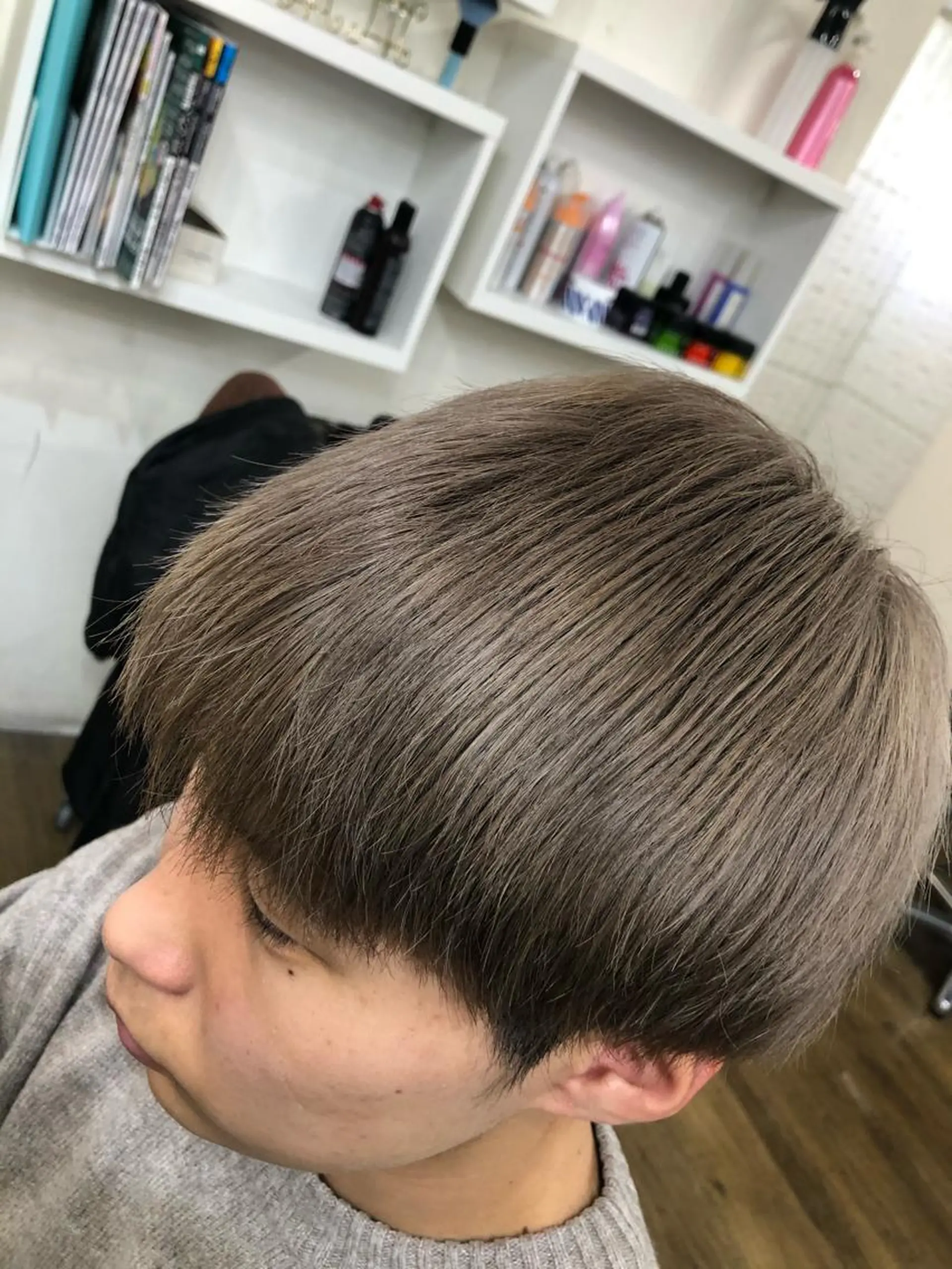 カラー ブリーチ グレージュ 大阪メンズヘアのプロ 高橋 直希のヘアスタイル