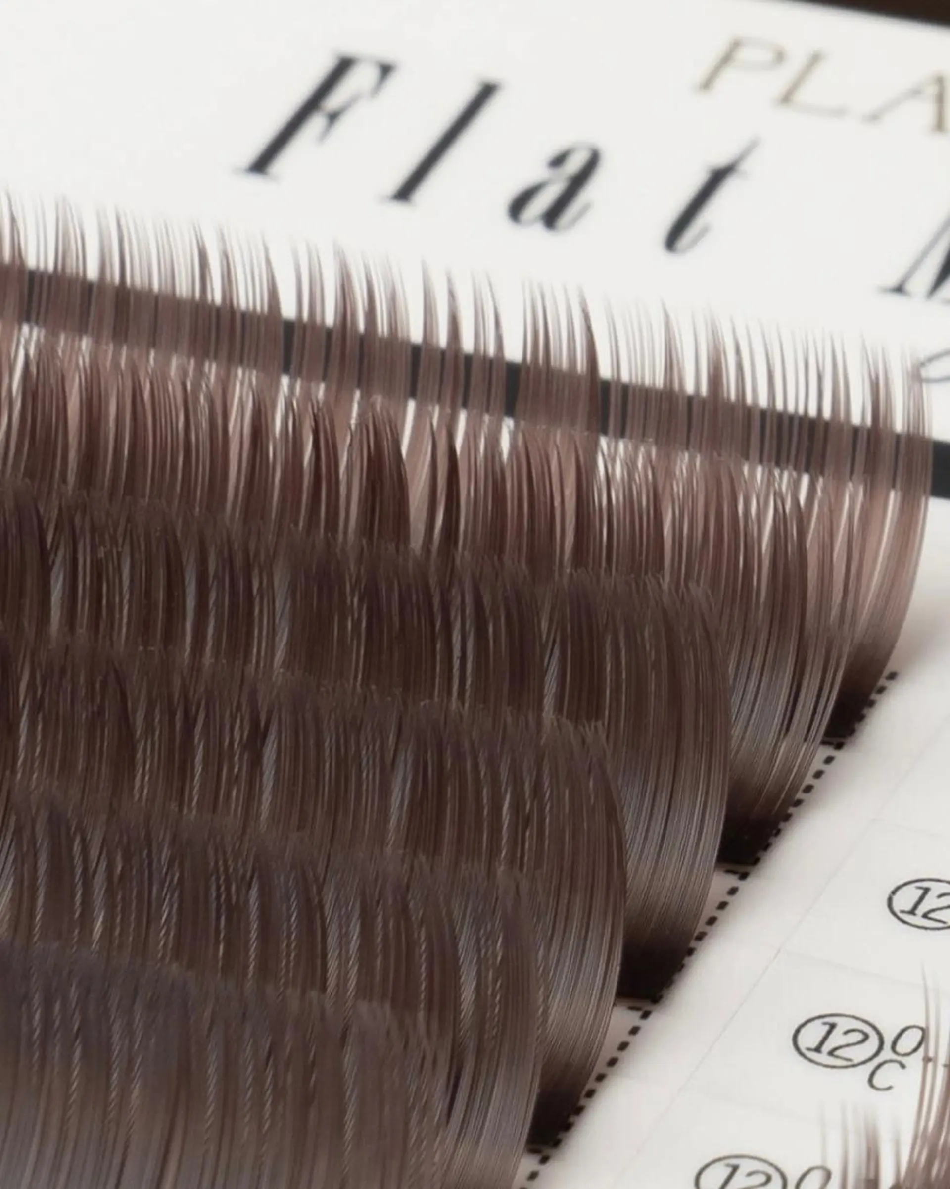 マツエク・マツパ カラーマツエク フラットラッシュ スズカ|まつ毛眉毛 モチの良いマツエクのマツエク・マツパデザイン