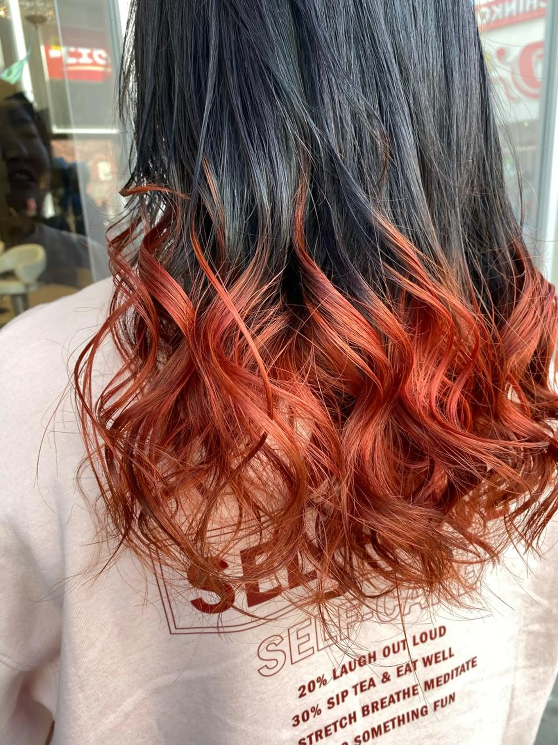 ロング カラー グラデーションカラー オレンジ デザインカラー✨新倉 佑奈のヘアスタイル