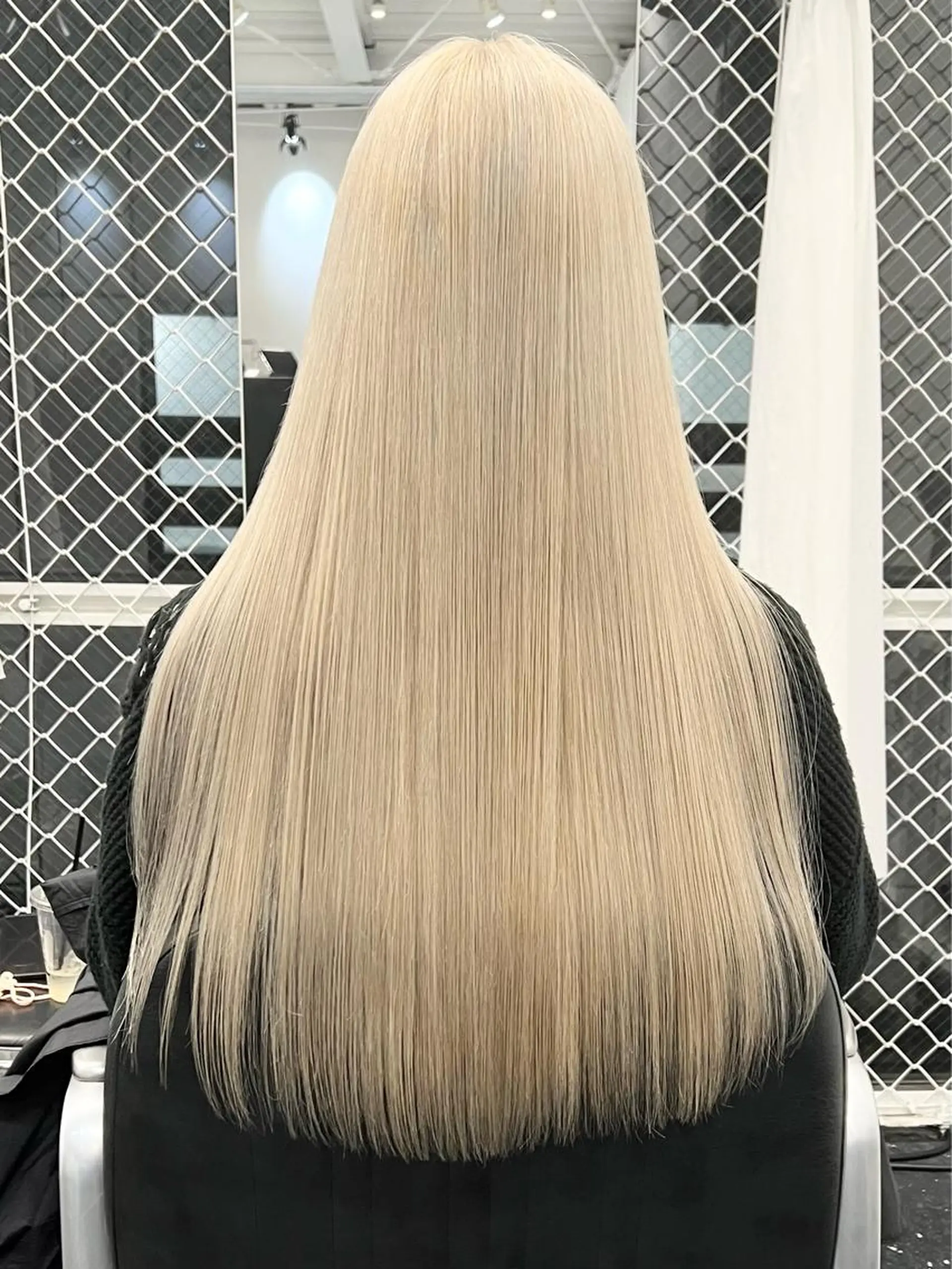 セミロング カラー ヘアアレンジ ベージュカラー ブリーチ ブロンド ケアブリーチ ダブルカラー カット ヘアカラー トリートメント HARU//原宿🤍 リピート率NO.1のヘアスタイル