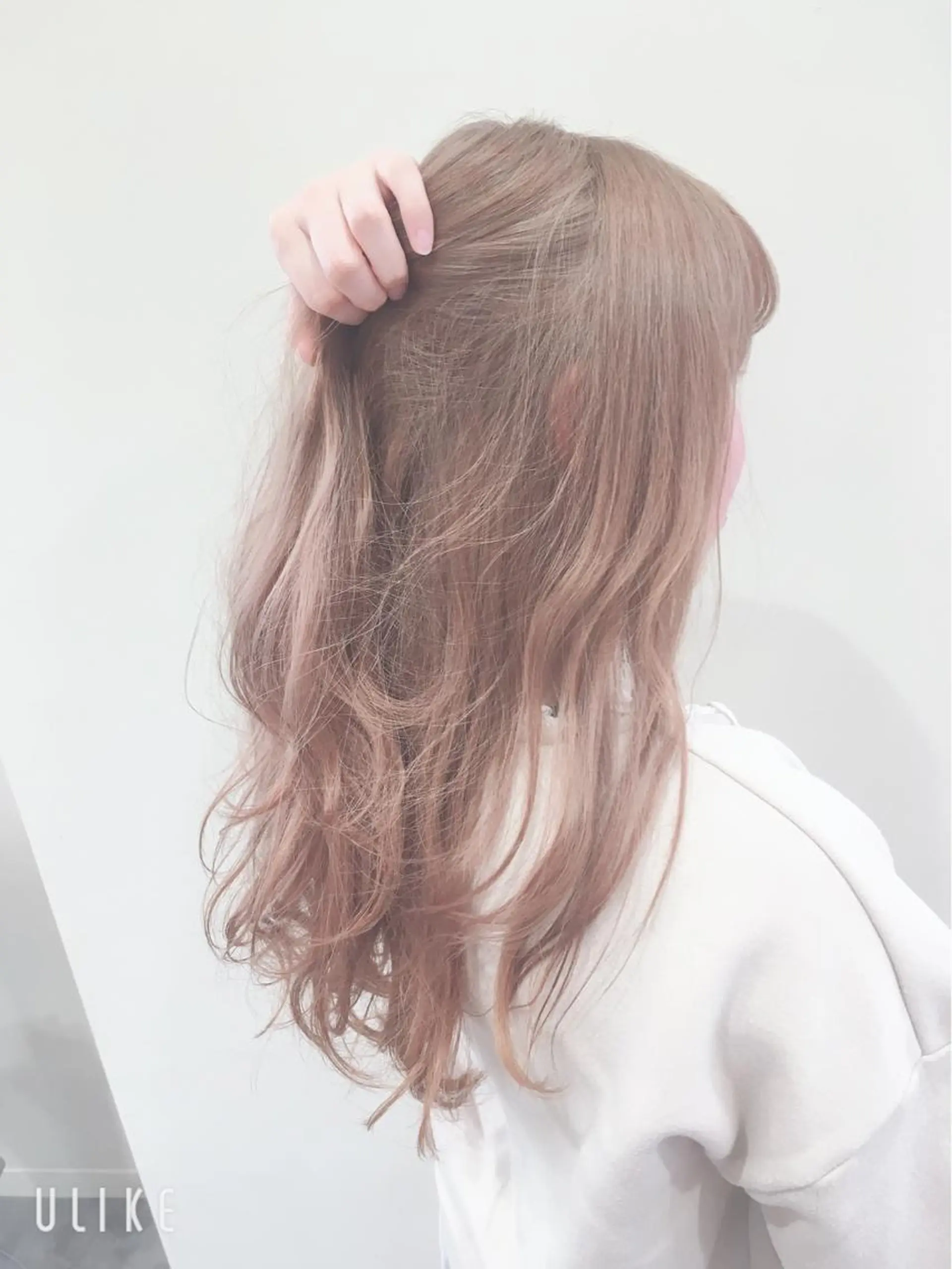 ロング カラー ベージュカラー ミルクティーベージュ ヘアカラー トリートメント sato manamiのヘアスタイル