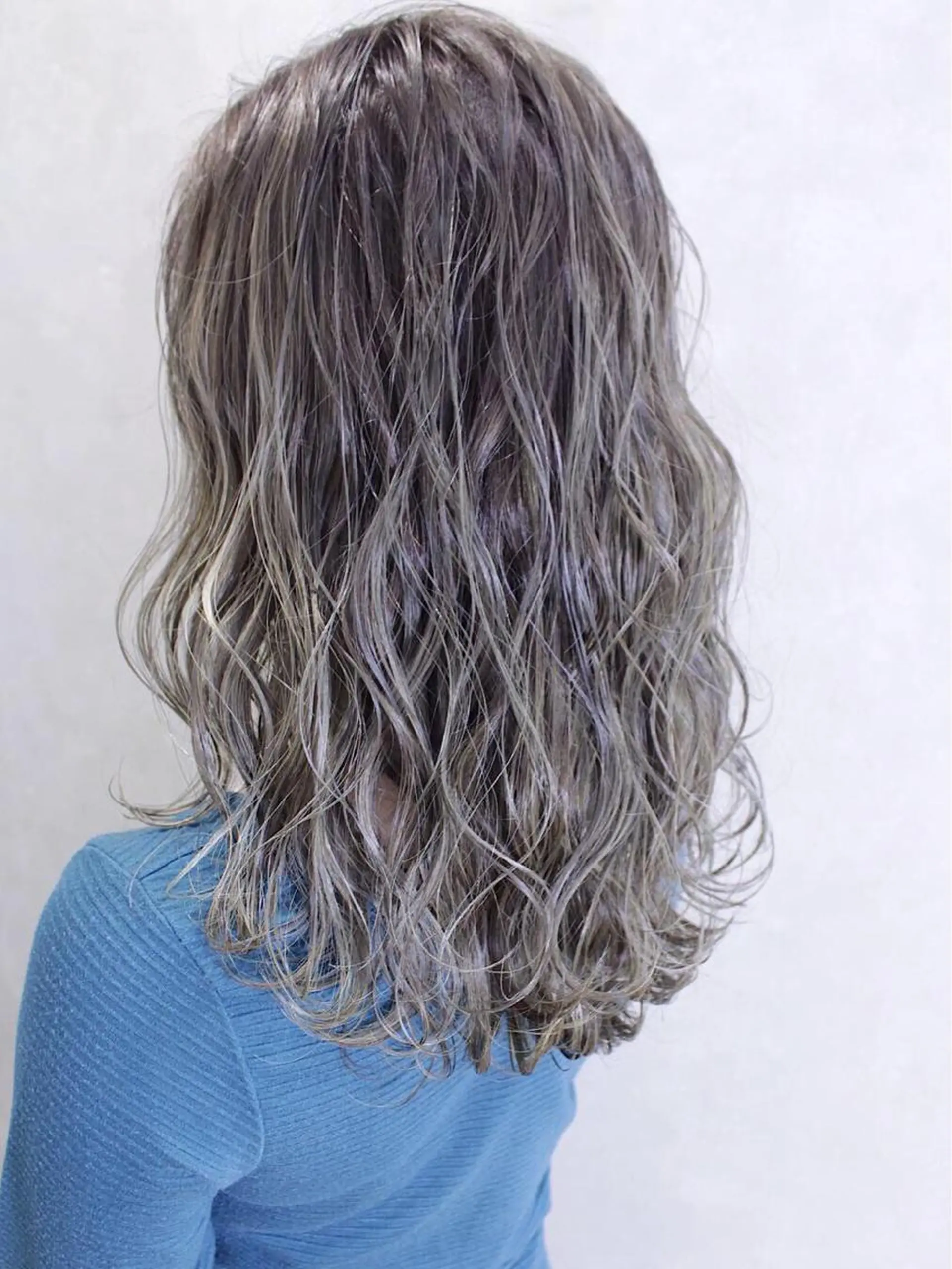 ミディアム カラー ハイライトカラー ハイライト ヘアカラー トリートメント lani ブリーチ /ダブルカラーのヘアスタイル