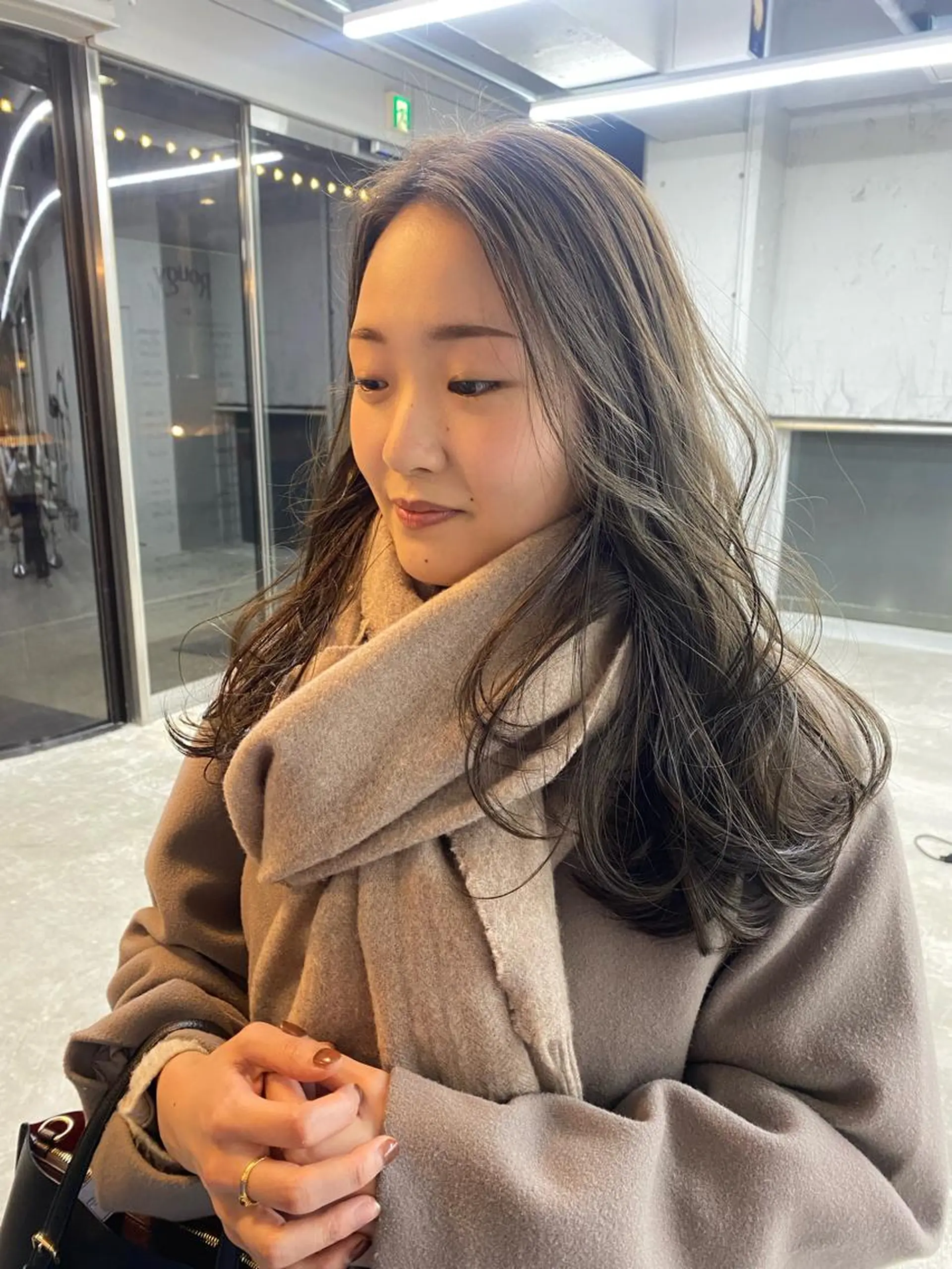 ロング カラー ベージュカラー 透明感カラー オリーブベージュ 大石 沙季のヘアスタイル