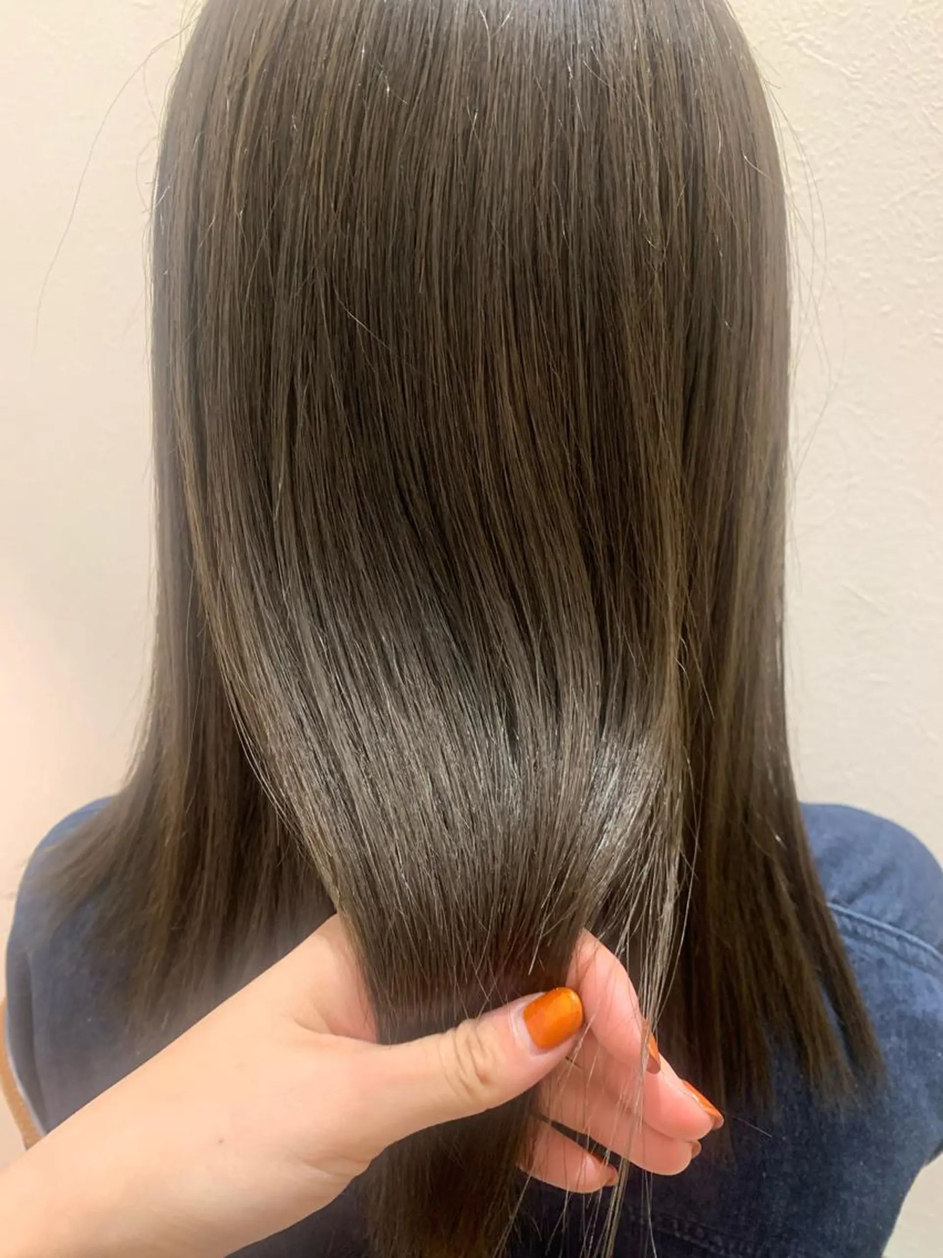 ミディアム カラー ベージュカラー ブリーチ ブリーチなしカラー オリーブベージュ hub hair レイヤー/透明感のヘアスタイル