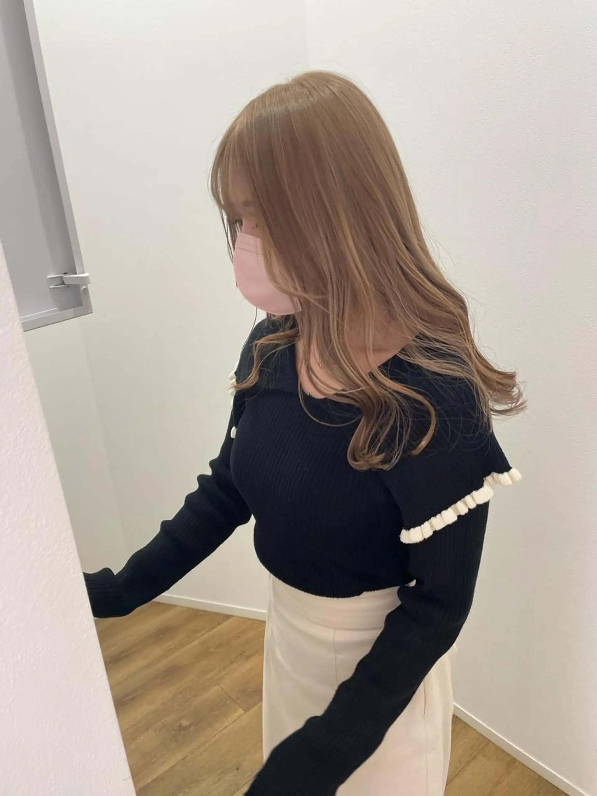 セミロング カラー ヘアアレンジ ベージュカラー ブリーチ 顔まわりレイヤー 韓国風ヘア レイヤーカット ヘアカラー hair'sBEAU LiEn所属・山本 愛永のヘアスタイル