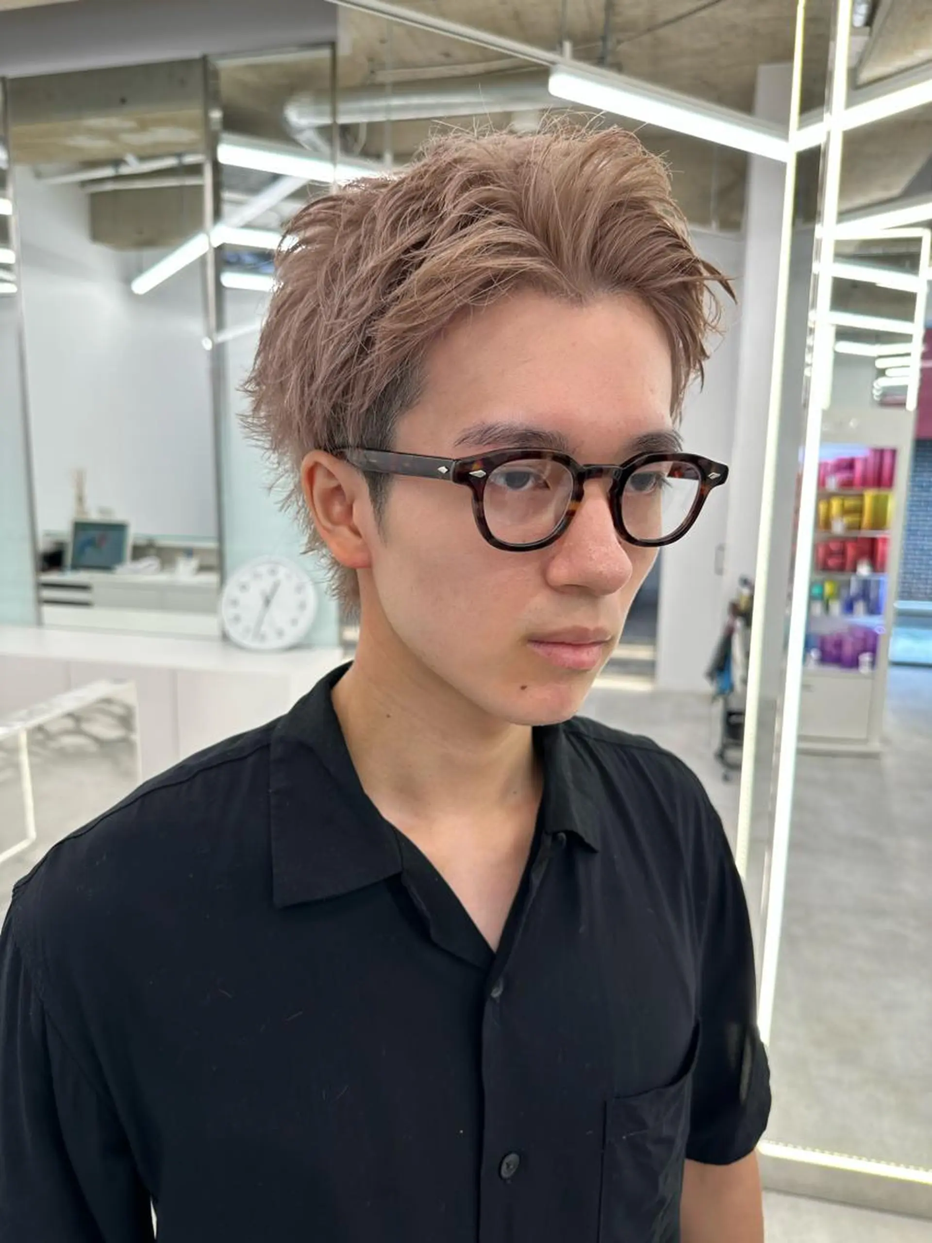 ショート カラー メンズ メンズブリーチ ベージュカラー ブリーチ ミルクティーベージュ カット ヘアカラー トリートメント ブリーチ指名No.1 Daikiのヘアスタイル