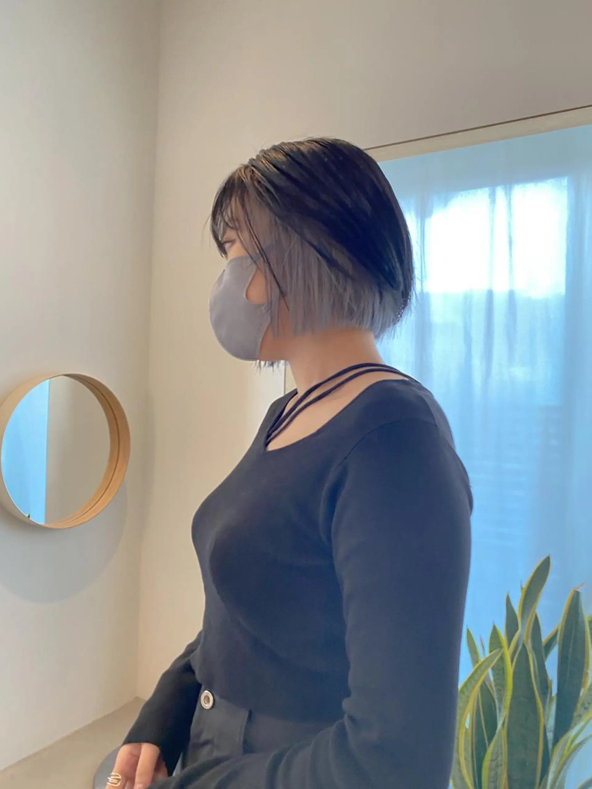 ショート カラー ベージュカラー 透明感カラー インナーカラー ホワイトベージュ 美髪ストレート 川本雄己のヘアスタイル