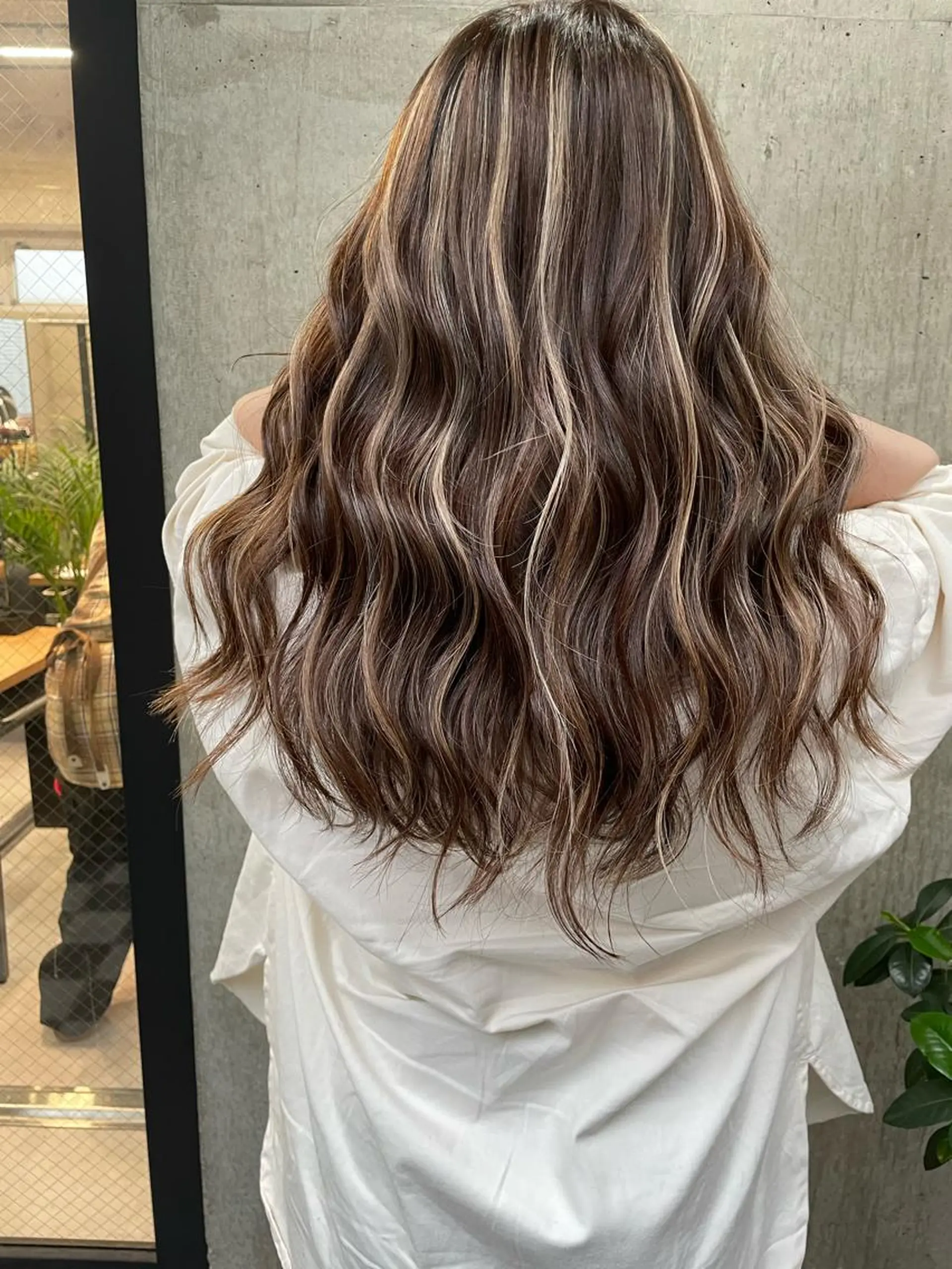 ロング カラー ベージュカラー ハイライトカラー ハイライト ヘアカラー タナカ タクヤのヘアスタイル